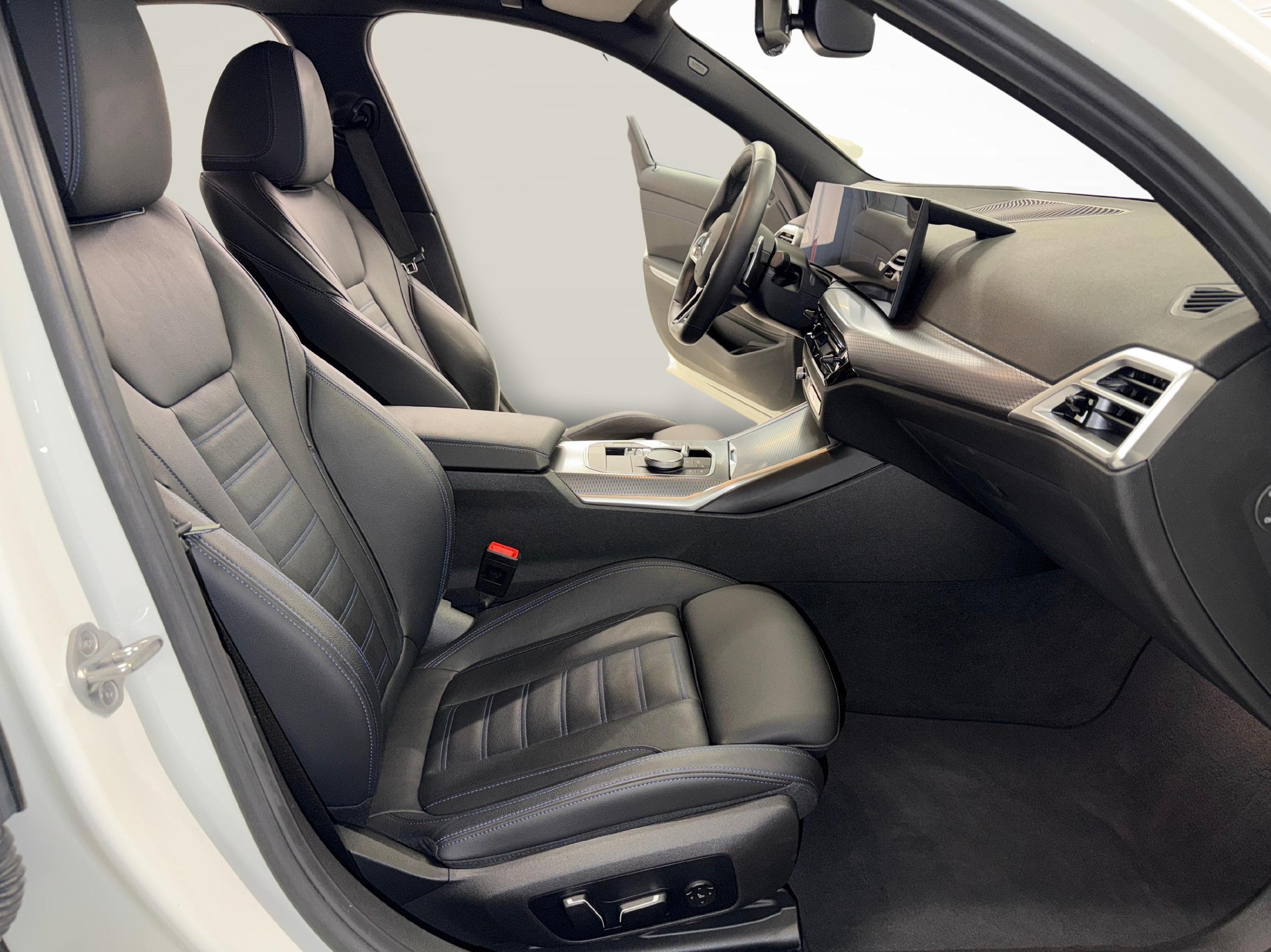 BMW 330d xDrive SAG-image-10