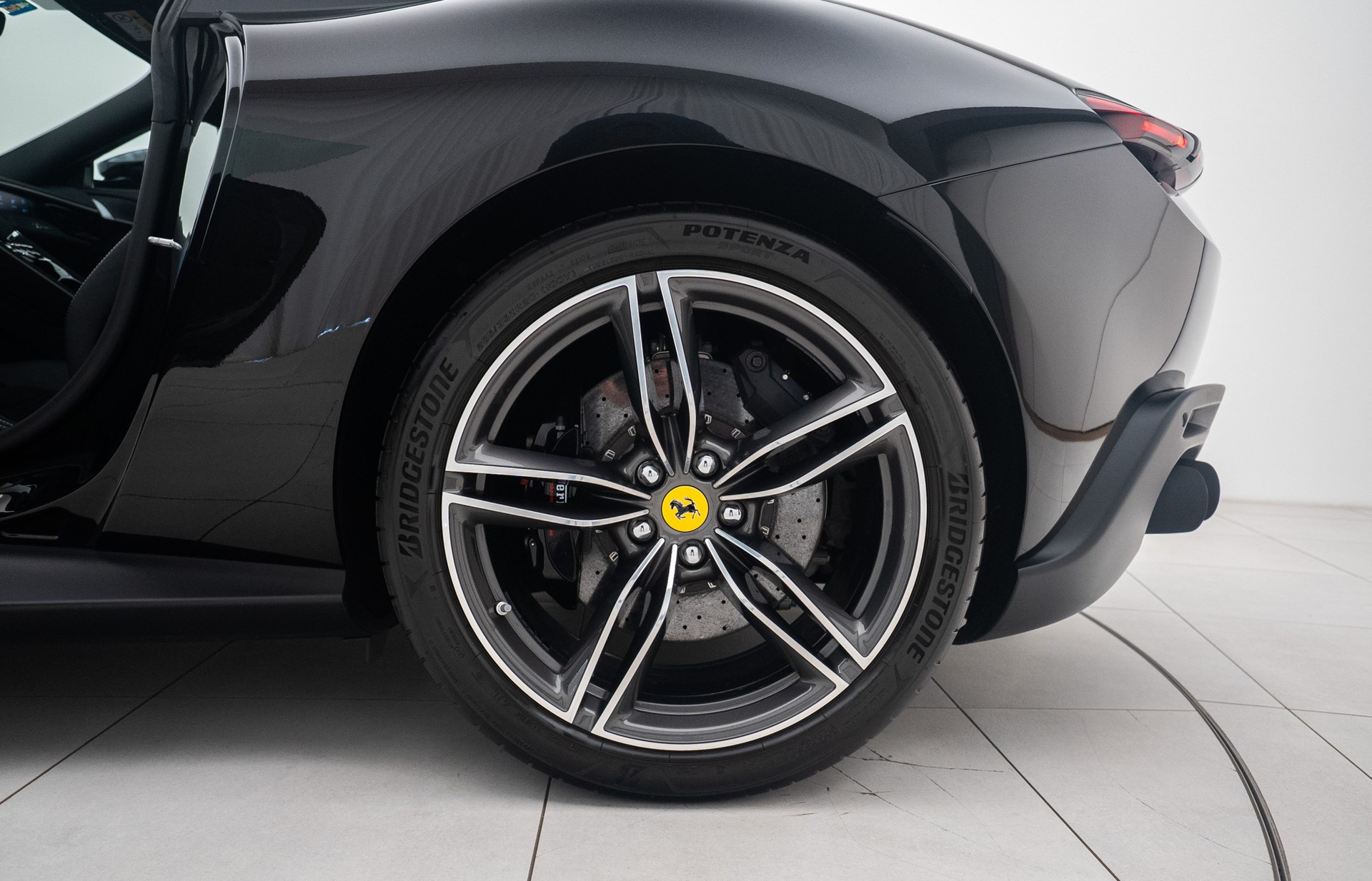 FERRARI Roma 3.9 V8 T-image-14