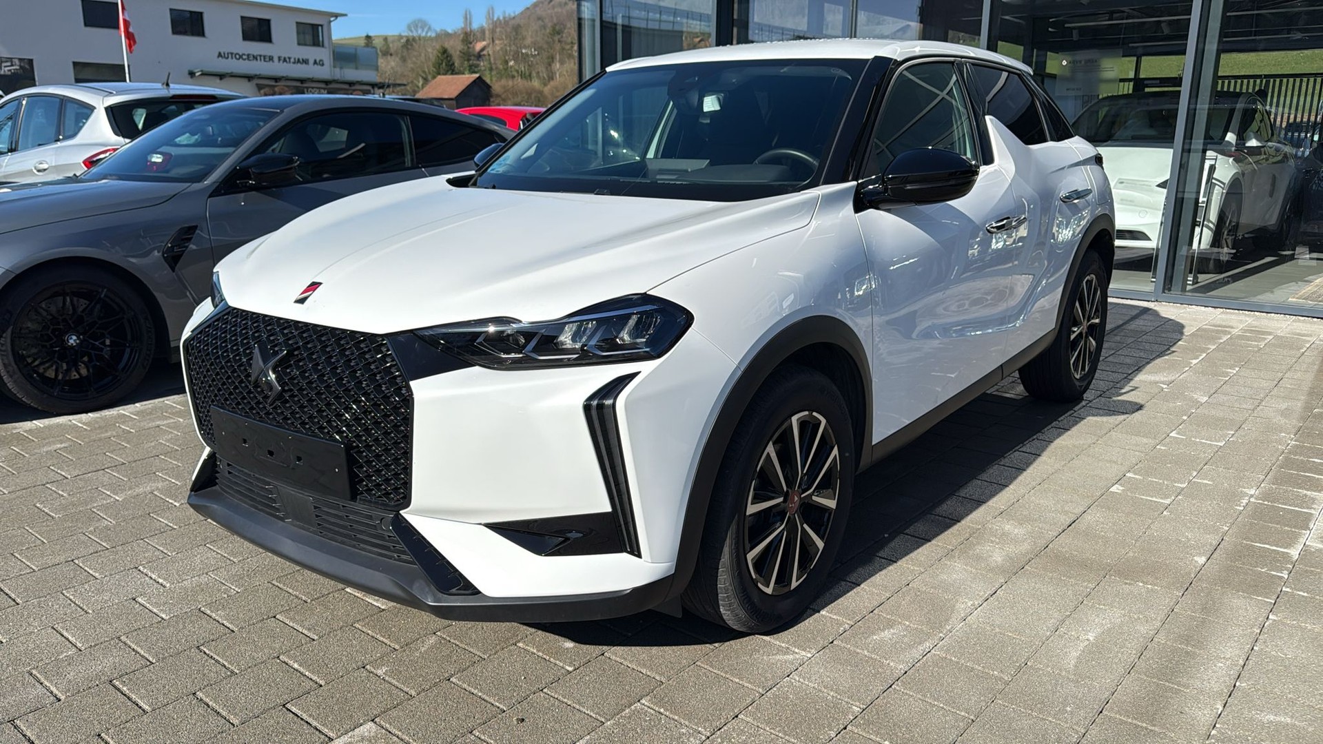 DS AUTOMOBILES DS 3 1.2 PureTech Ligne Noire EAT8-showroom-element-3