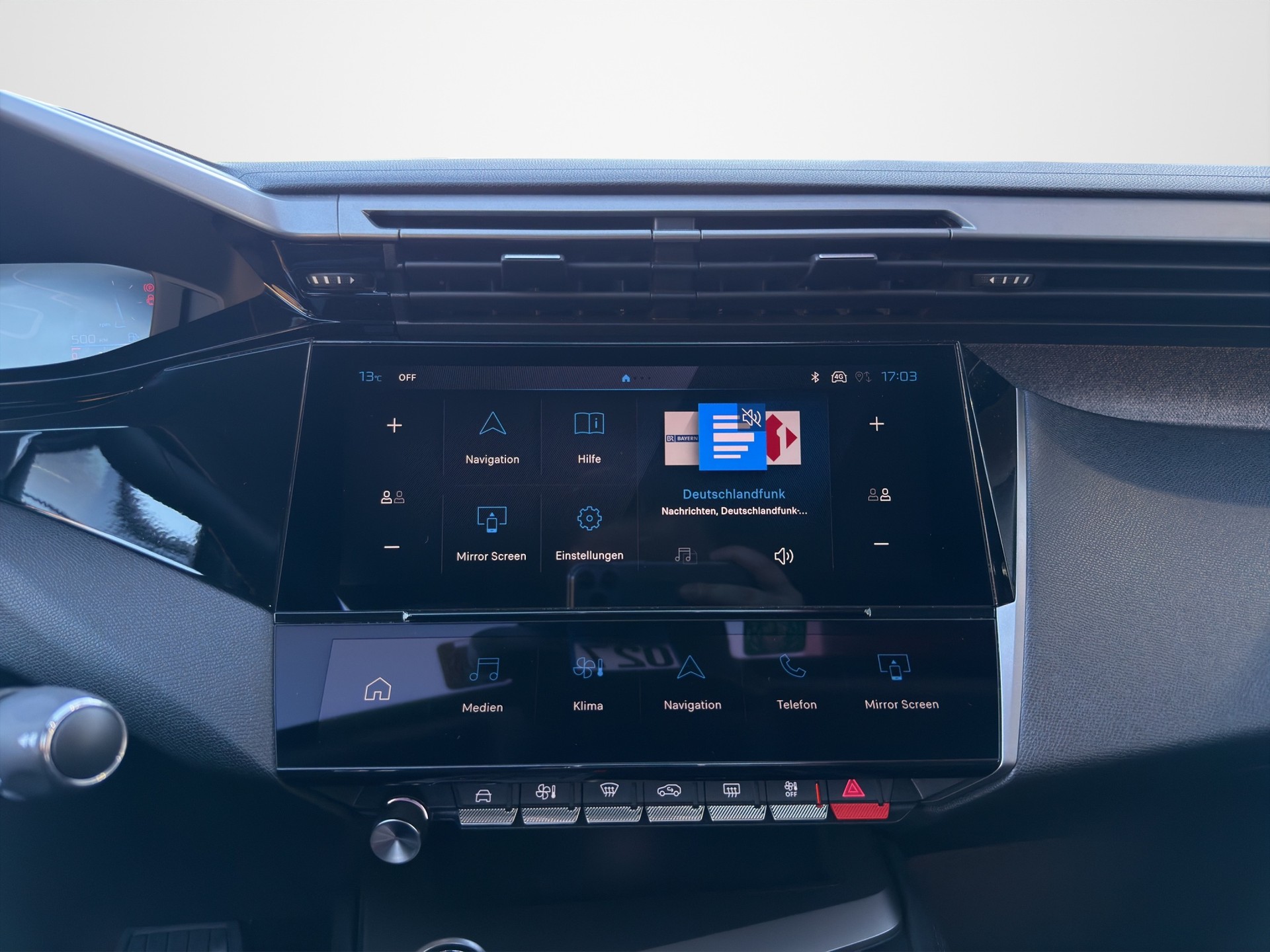 PEUGEOT 308 1.2 Pure Tech Allure EAT8-image-11