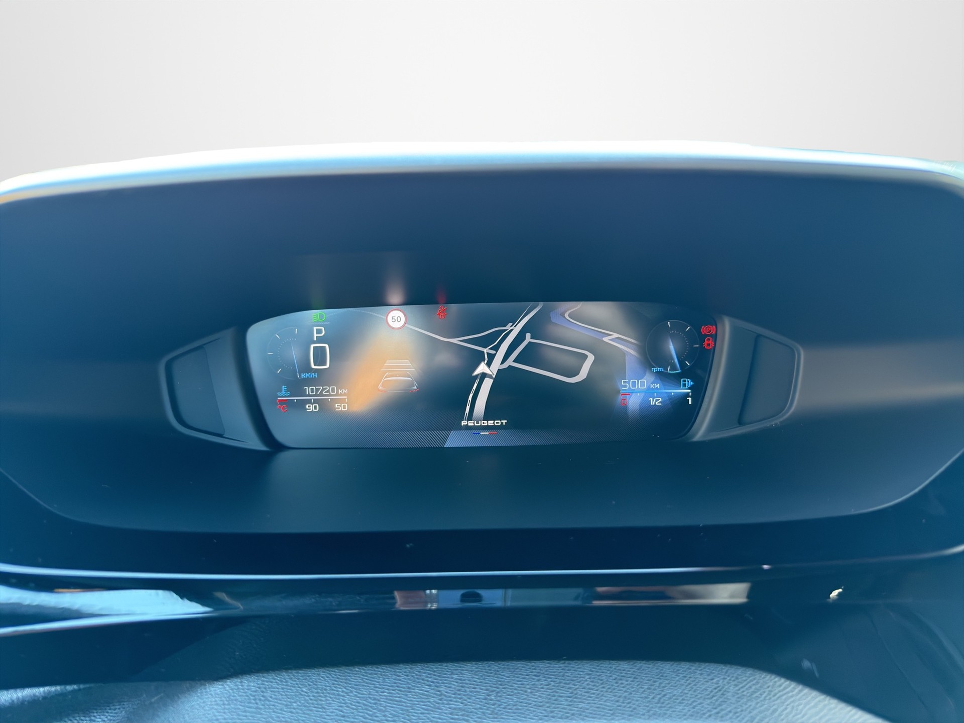 PEUGEOT 308 1.2 Pure Tech Allure EAT8-image-8