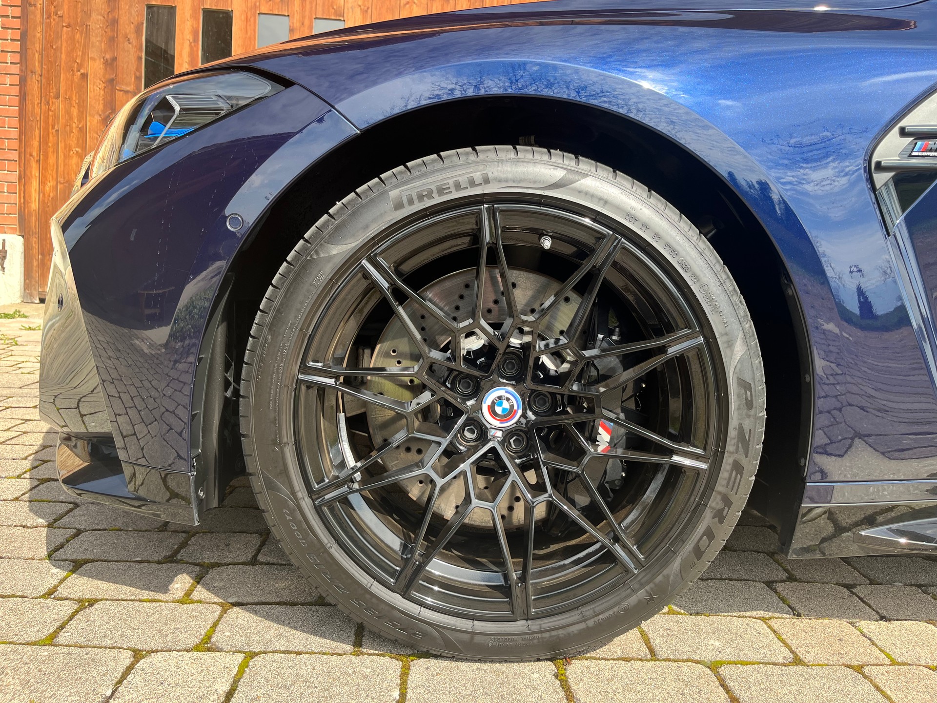BMW M4 Cabrio Competition M xDrive-image-4