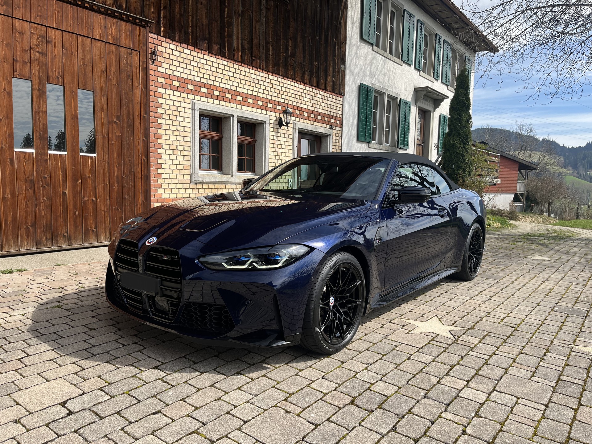 BMW M4 Cabrio Competition M xDrive-image-2