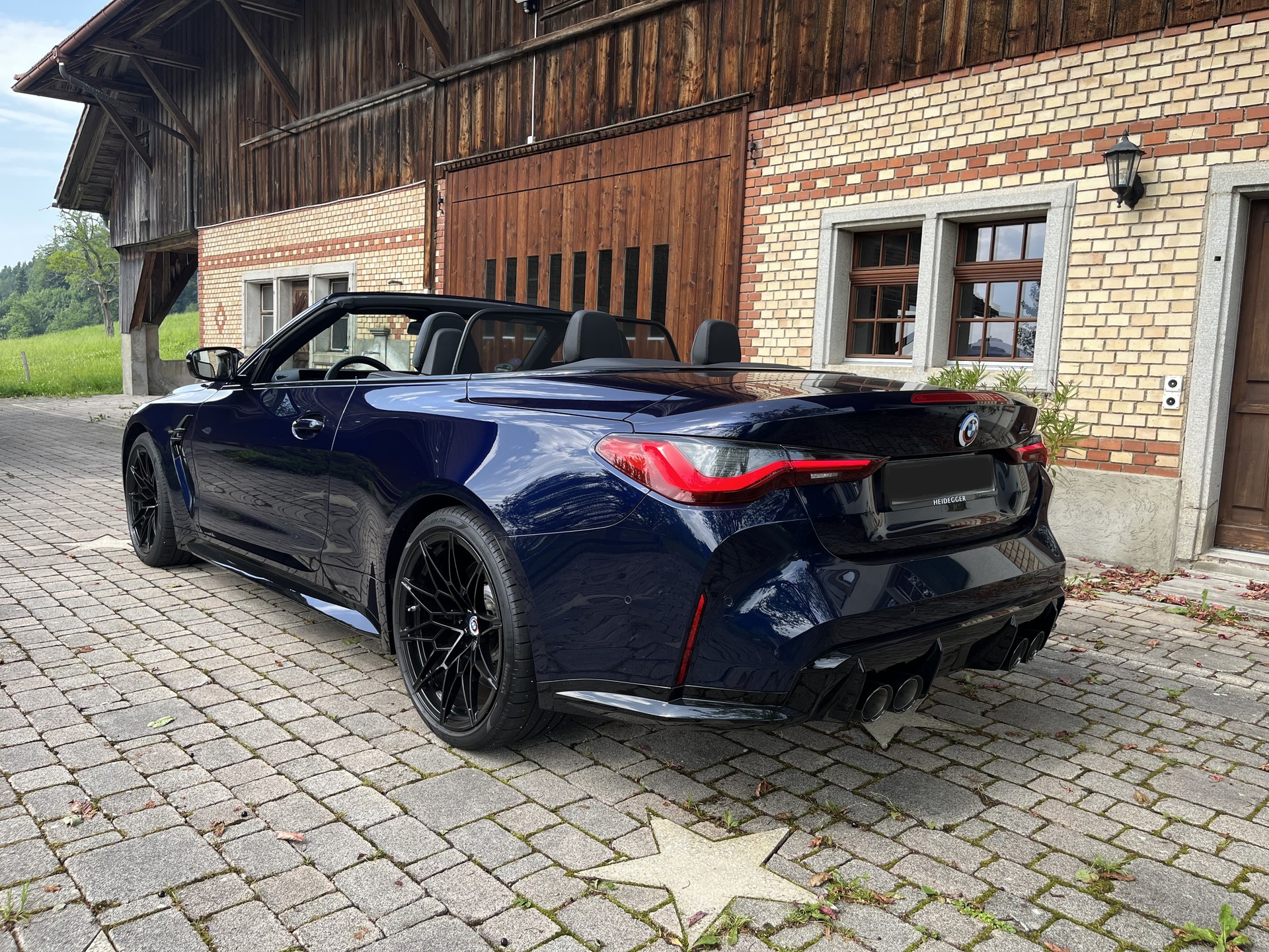 BMW M4 Cabrio Competition M xDrive-image-1