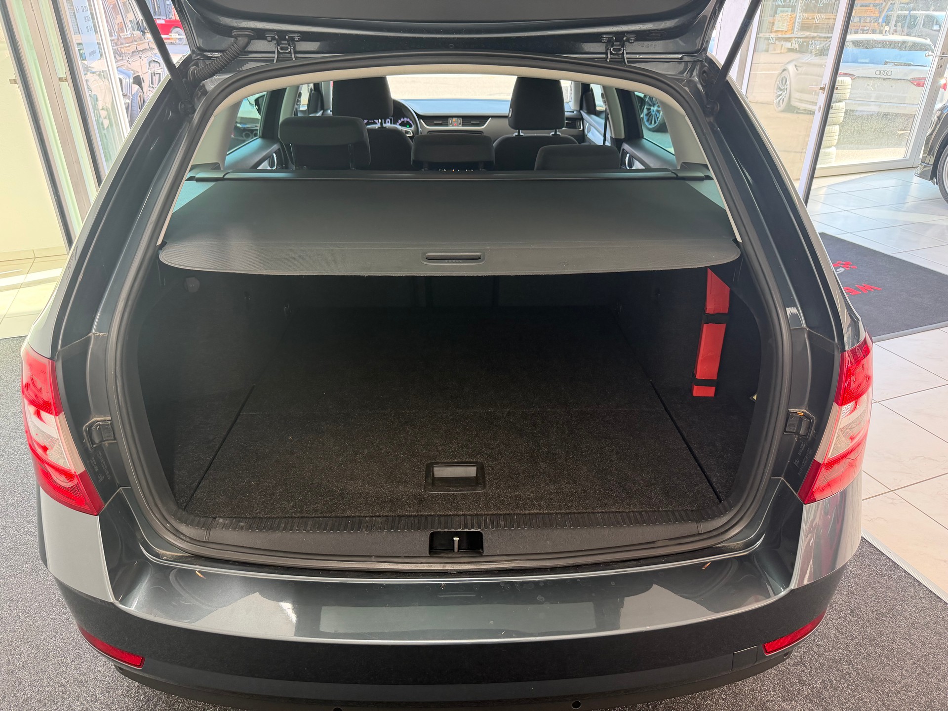 SKODA Octavia Combi 1.6 TDI 115 Ambition DSG-image-18