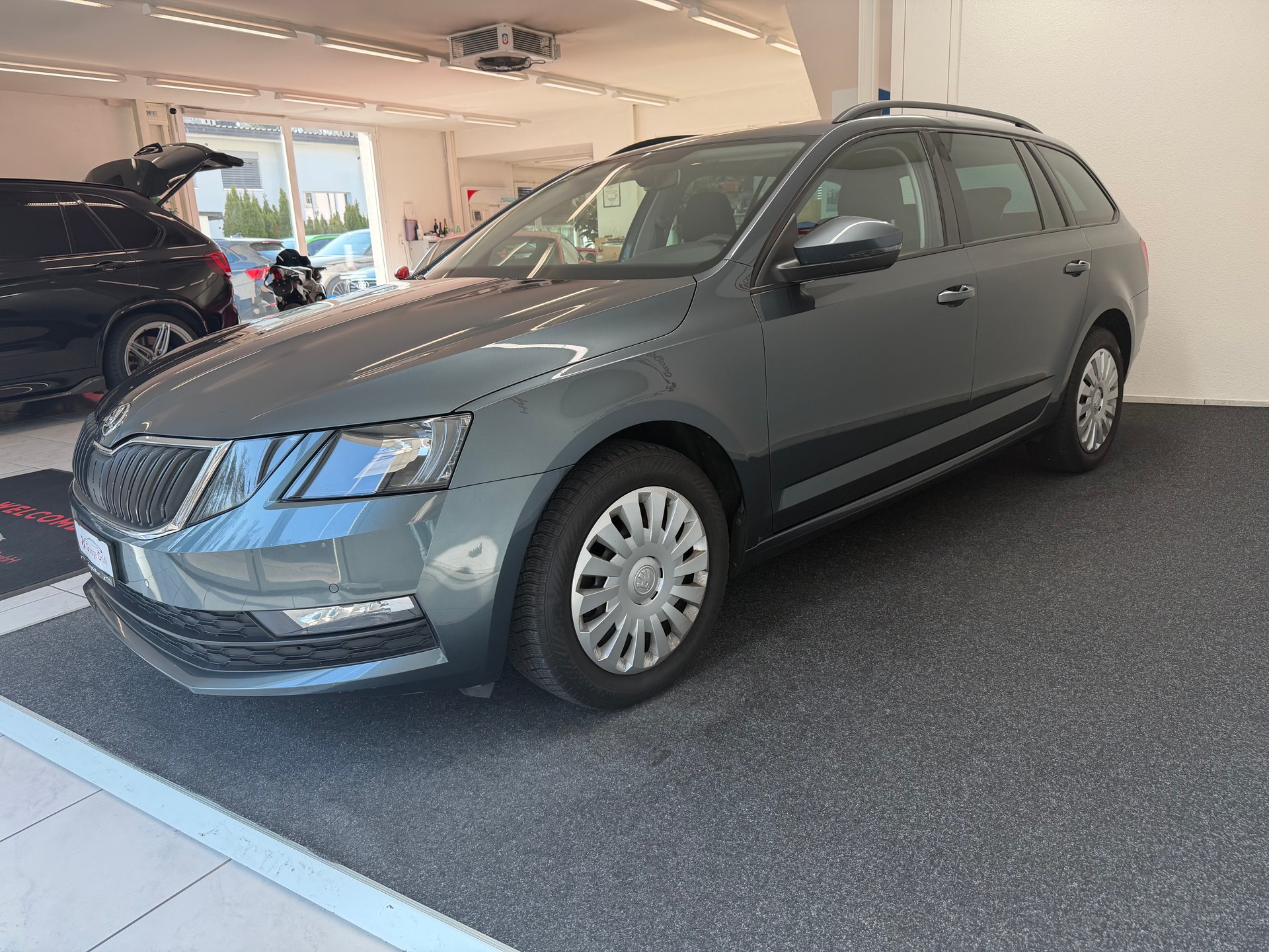 SKODA Octavia Combi 1.6 TDI 115 Ambition DSG-image-12