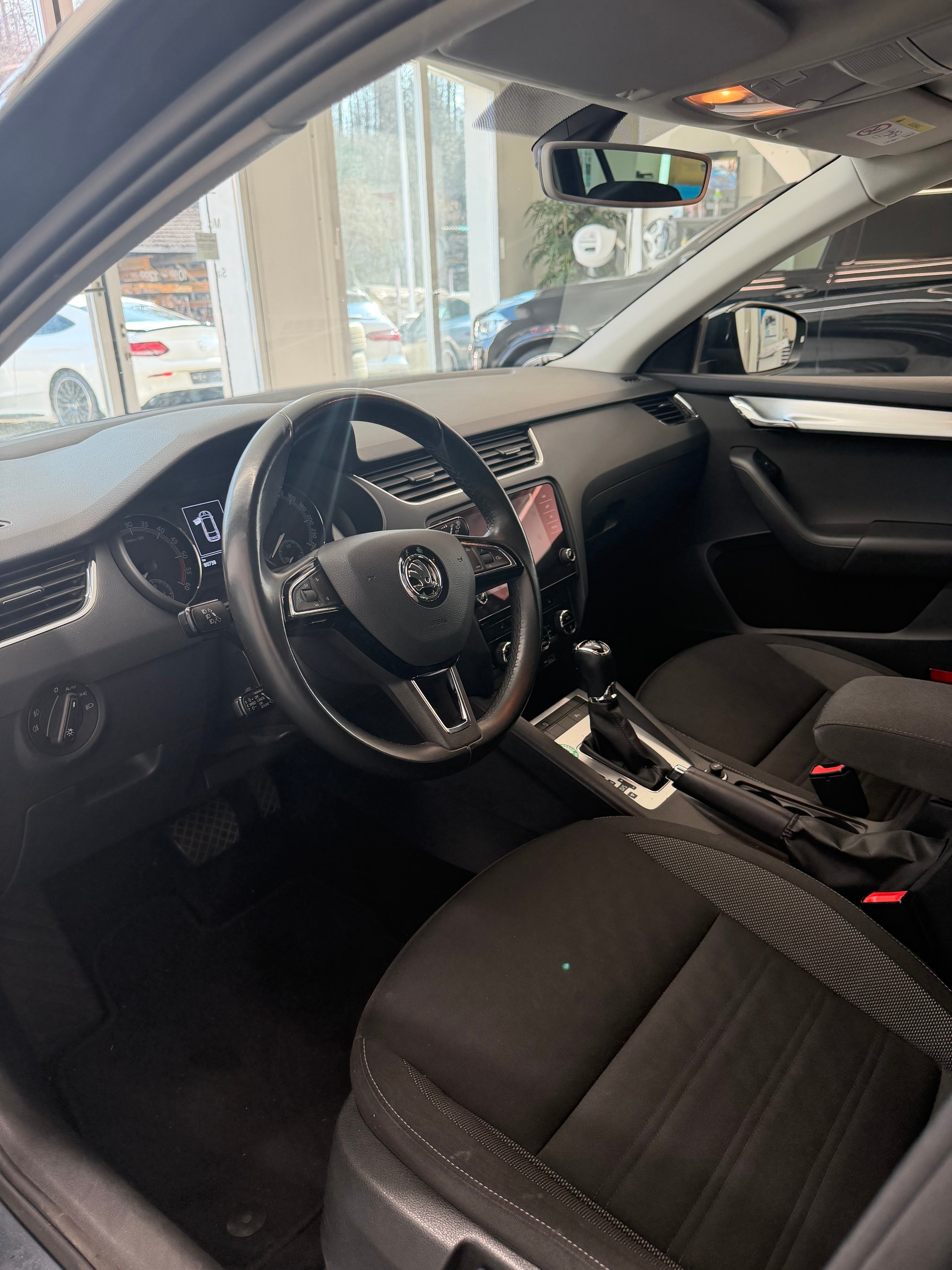 SKODA Octavia Combi 1.6 TDI 115 Ambition DSG-image-6