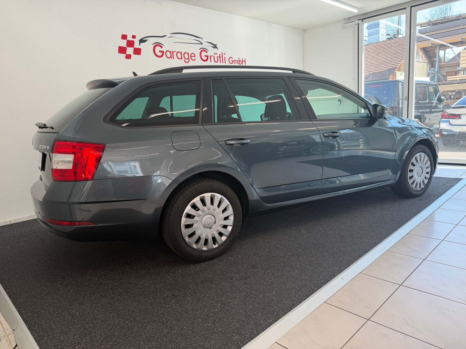 SKODA Octavia Combi 1.6 TDI 115 Ambition DSG-showroom-element-2