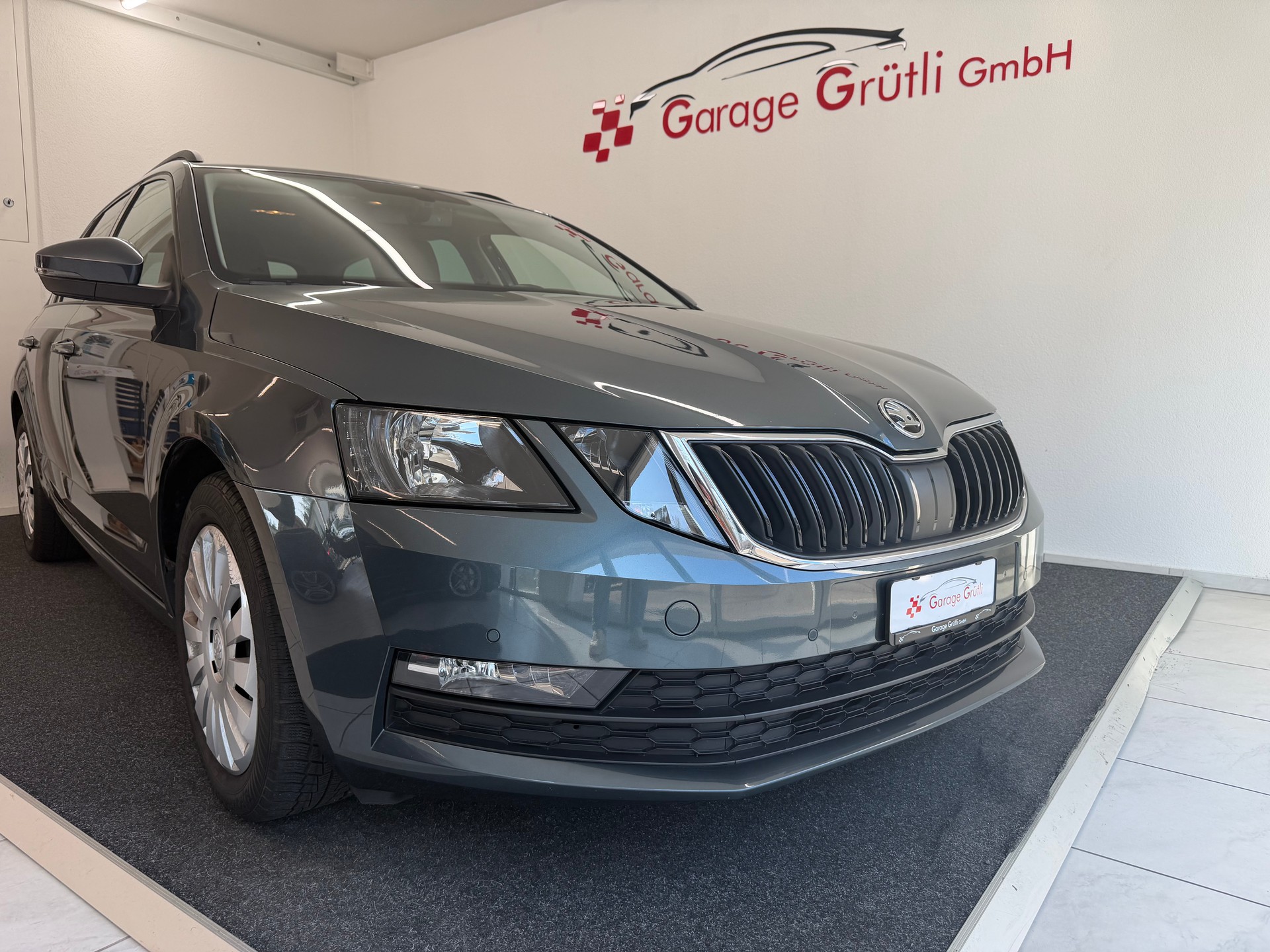 SKODA Octavia Combi 1.6 TDI 115 Ambition DSG-image-14