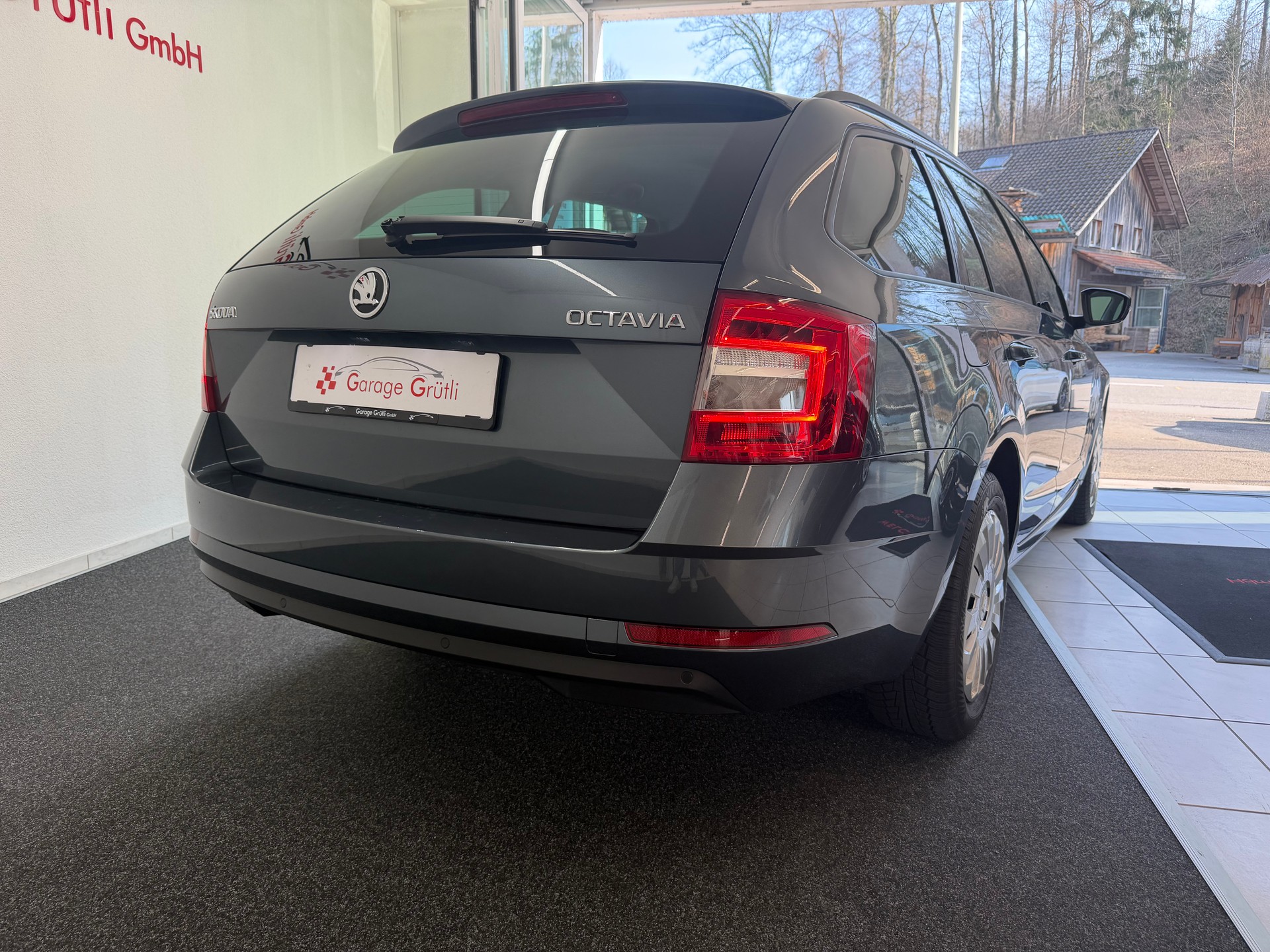 SKODA Octavia Combi 1.6 TDI 115 Ambition DSG-image-16