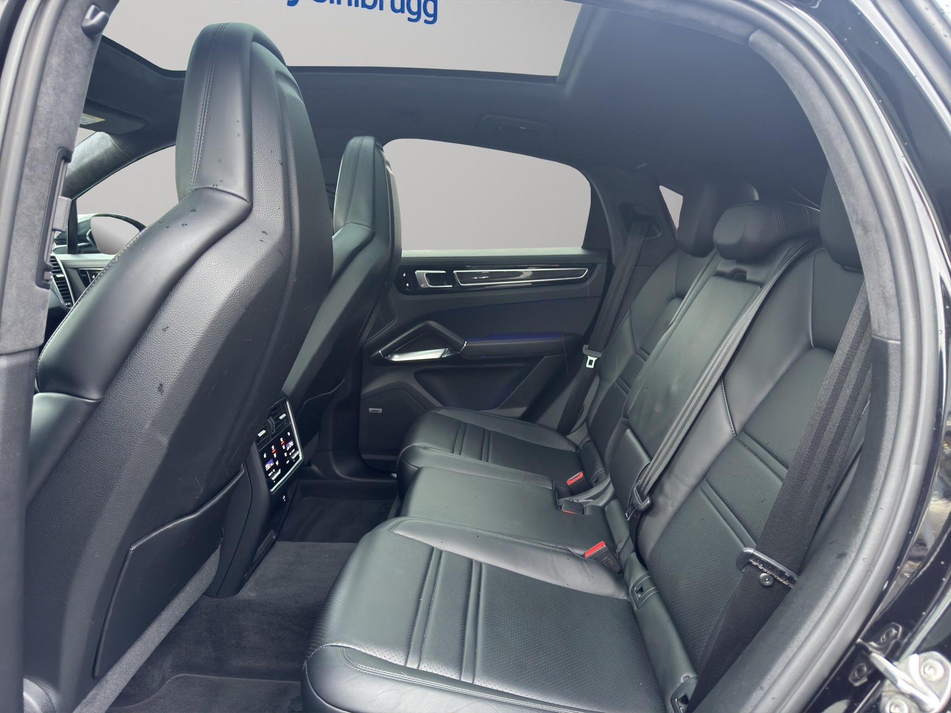 PORSCHE Cayenne Coupé 4.0 V8 Turbo S E-Hybrid-image-9