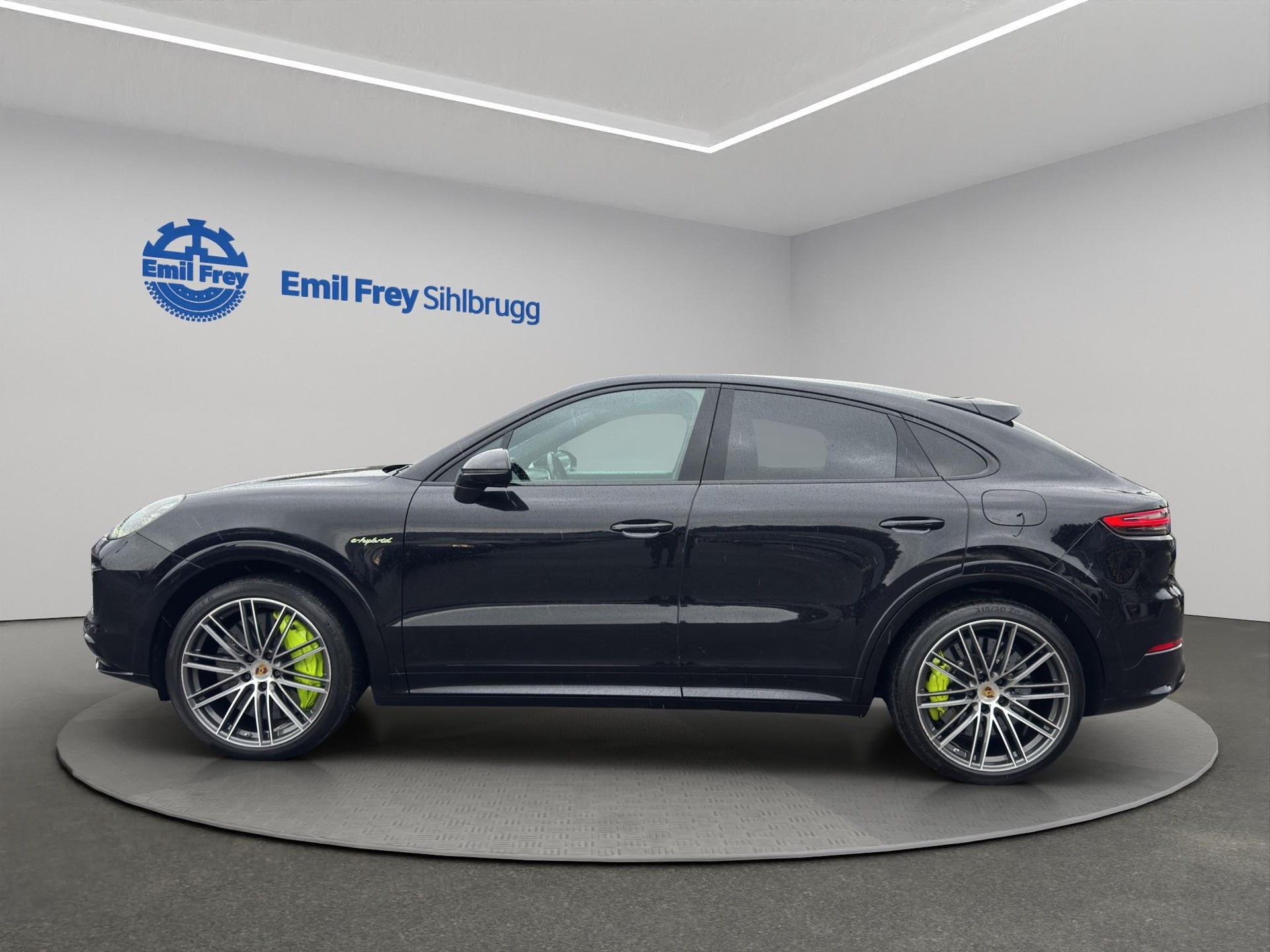 PORSCHE Cayenne Coupé 4.0 V8 Turbo S E-Hybrid-image-4