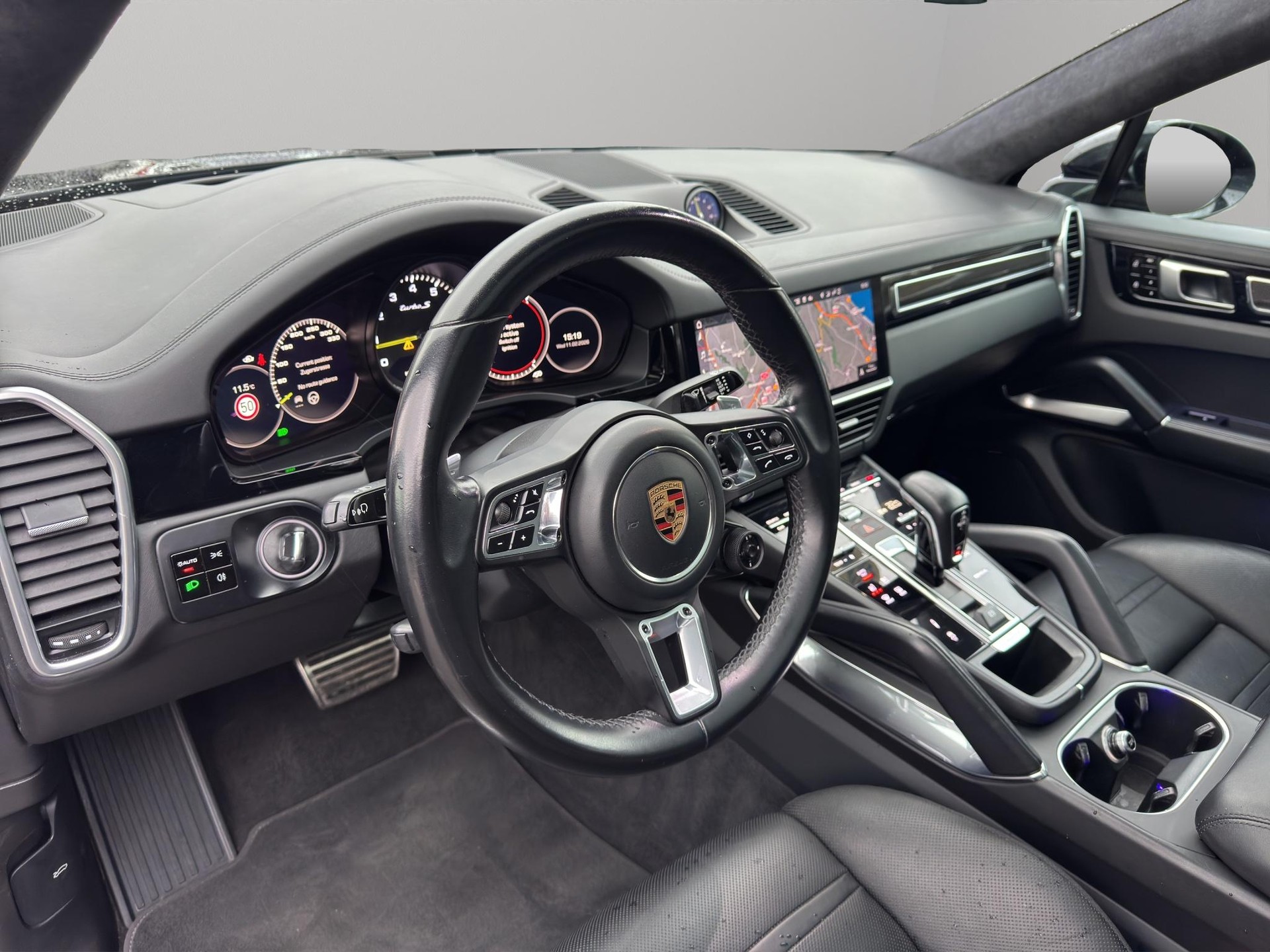 PORSCHE Cayenne Coupé 4.0 V8 Turbo S E-Hybrid-image-3