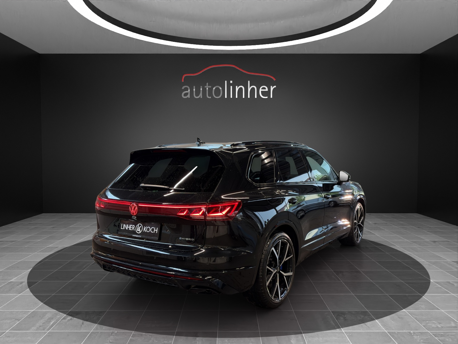 VW Touareg 3.0 TSI eHybrid R Final Edition Tiptronic-image-4