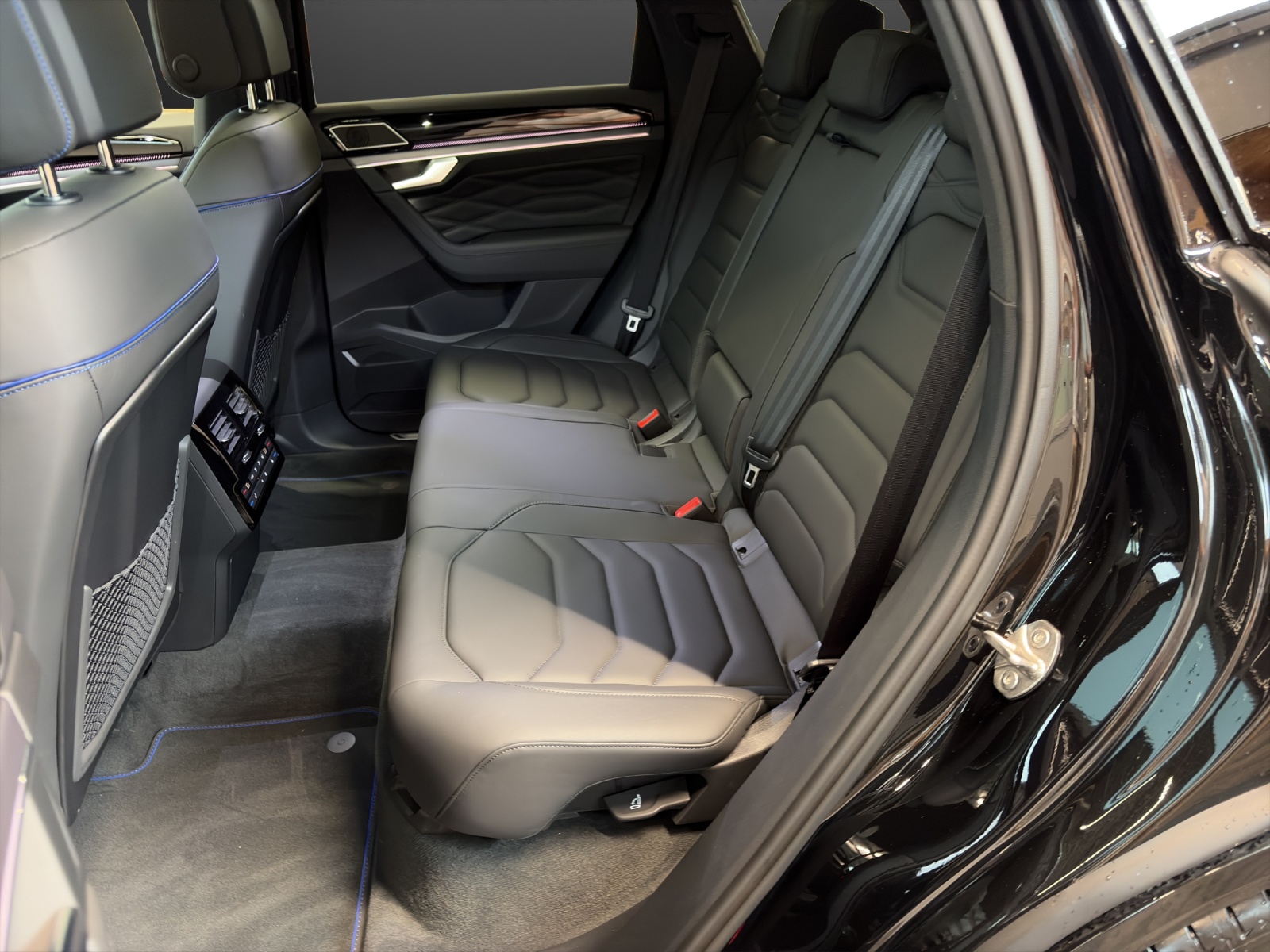 VW Touareg 3.0 TSI eHybrid R Final Edition Tiptronic-image-8