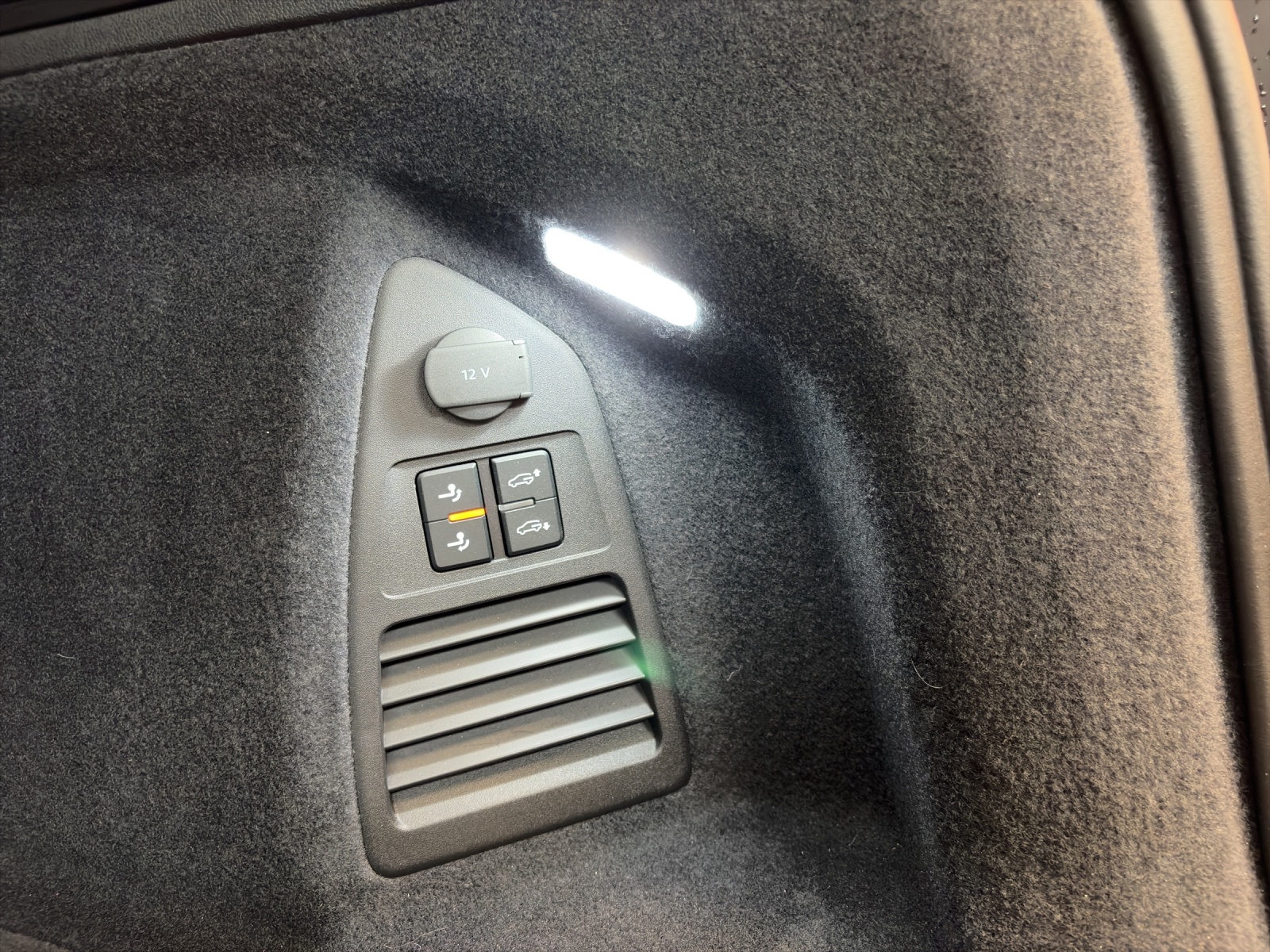 VW Touareg 3.0 TSI eHybrid R Final Edition Tiptronic-image-14