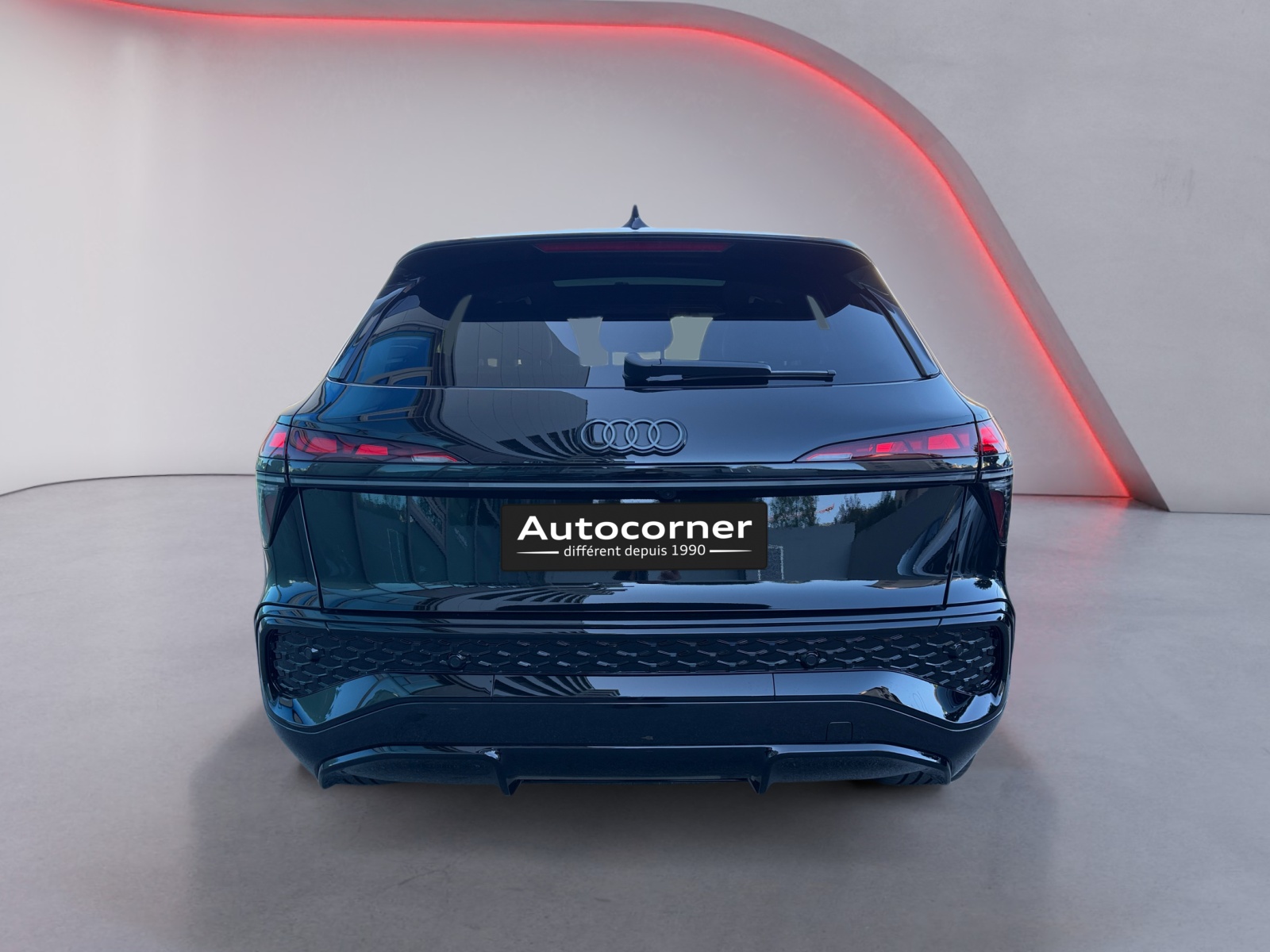 AUDI Q3 SUV e-hybrid 200 kW S tronig-image-3