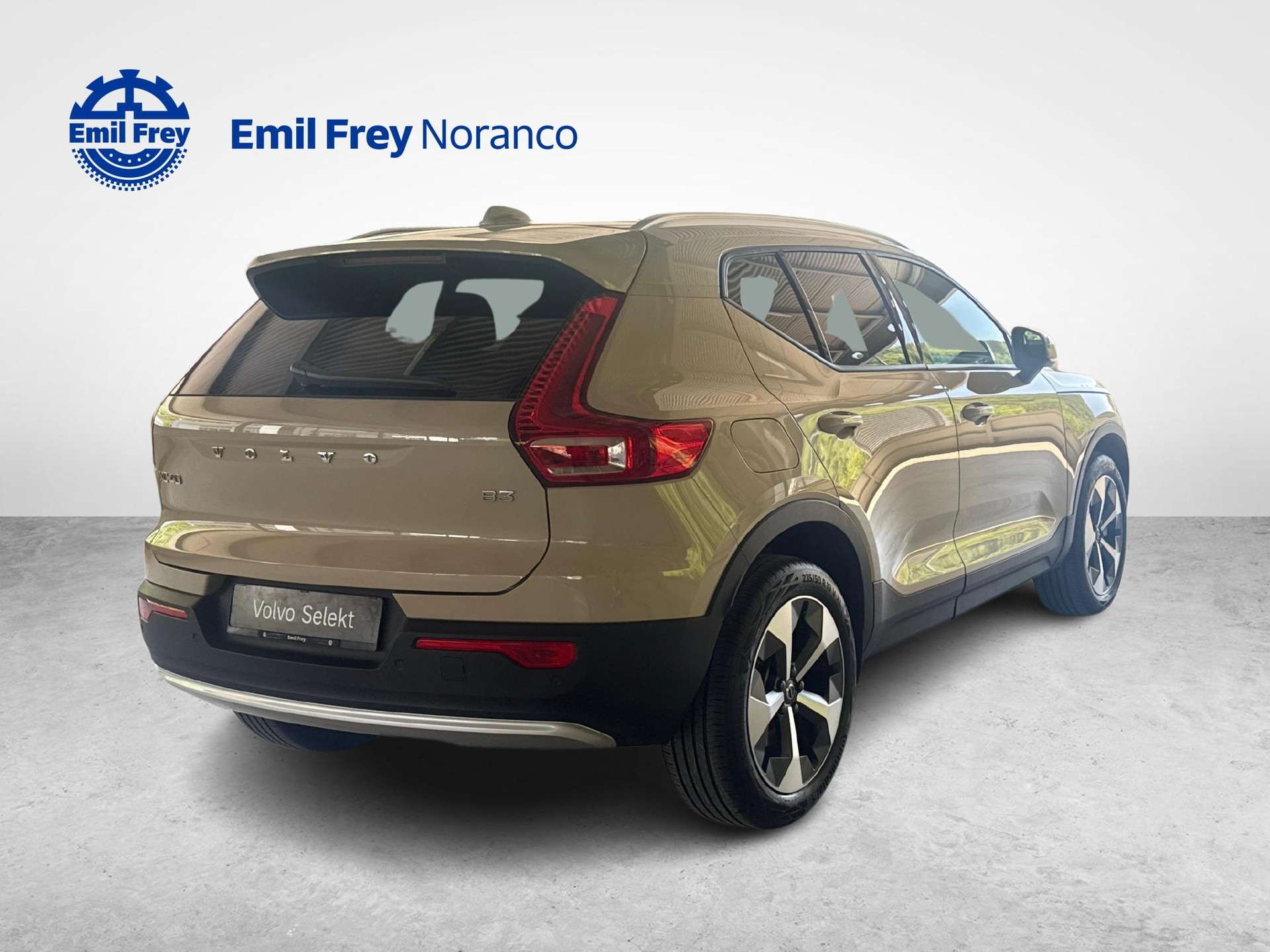 VOLVO XC40 2.0 B3 MH Core + Pneumatici invernali inclusi-image-4