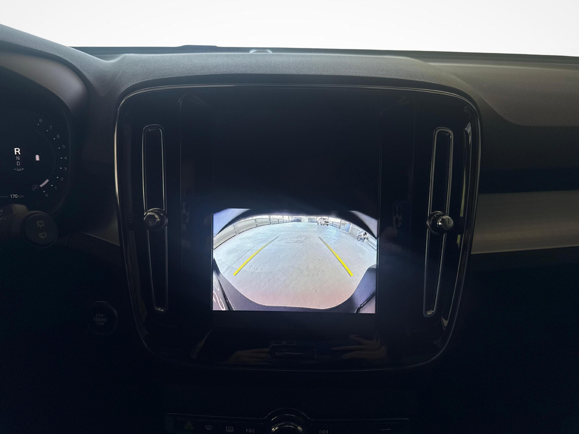 VOLVO XC40 2.0 B3 MH Core + Pneumatici invernali inclusi-image-13