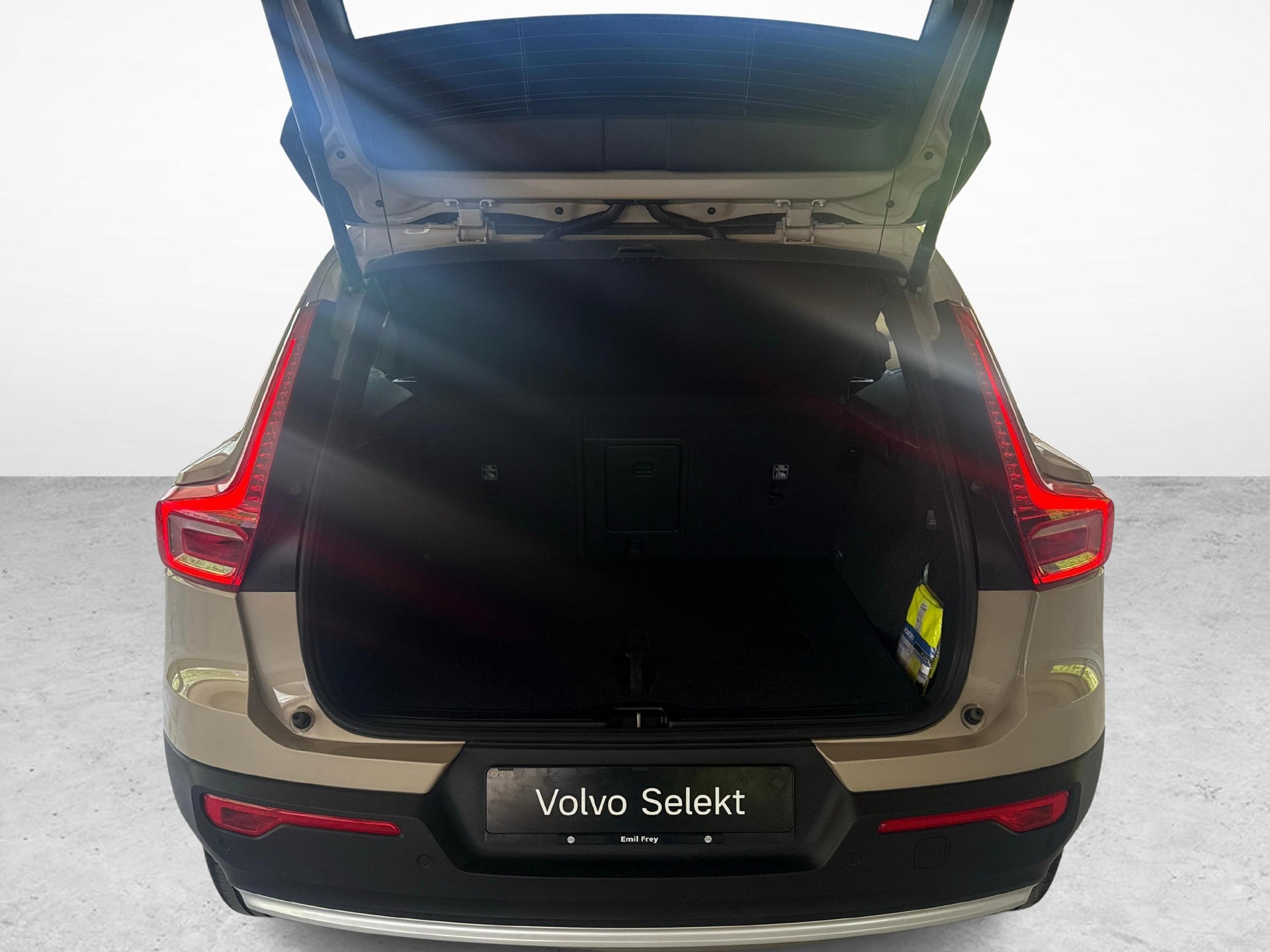 VOLVO XC40 2.0 B3 MH Core + Pneumatici invernali inclusi-image-11