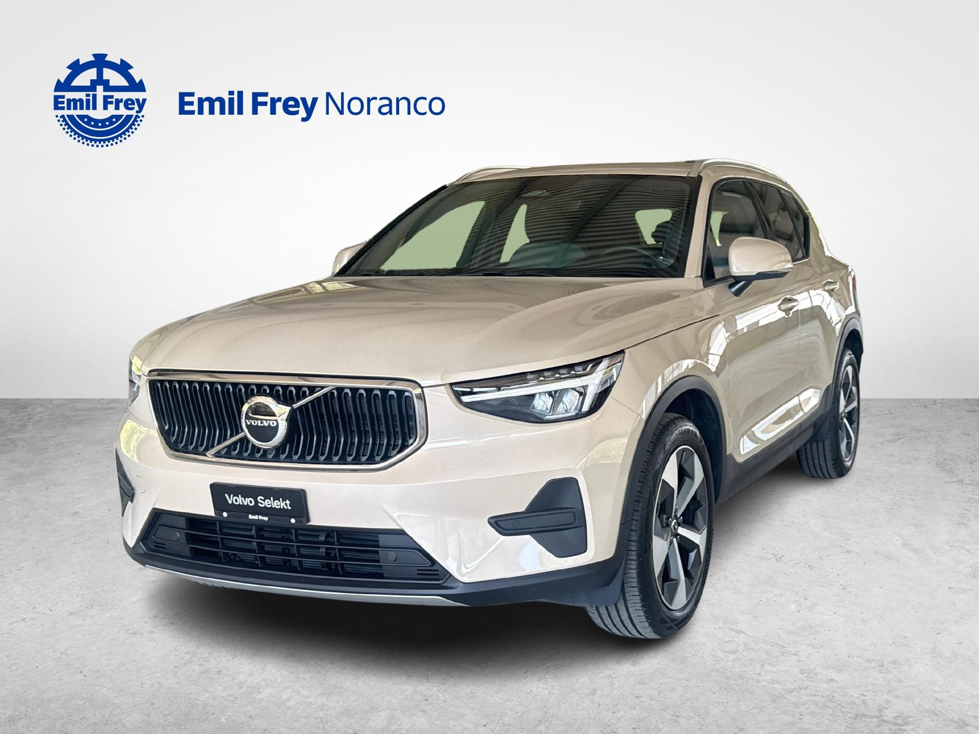 VOLVO XC40 2.0 B3 MH Core + Pneumatici invernali inclusi-image-0
