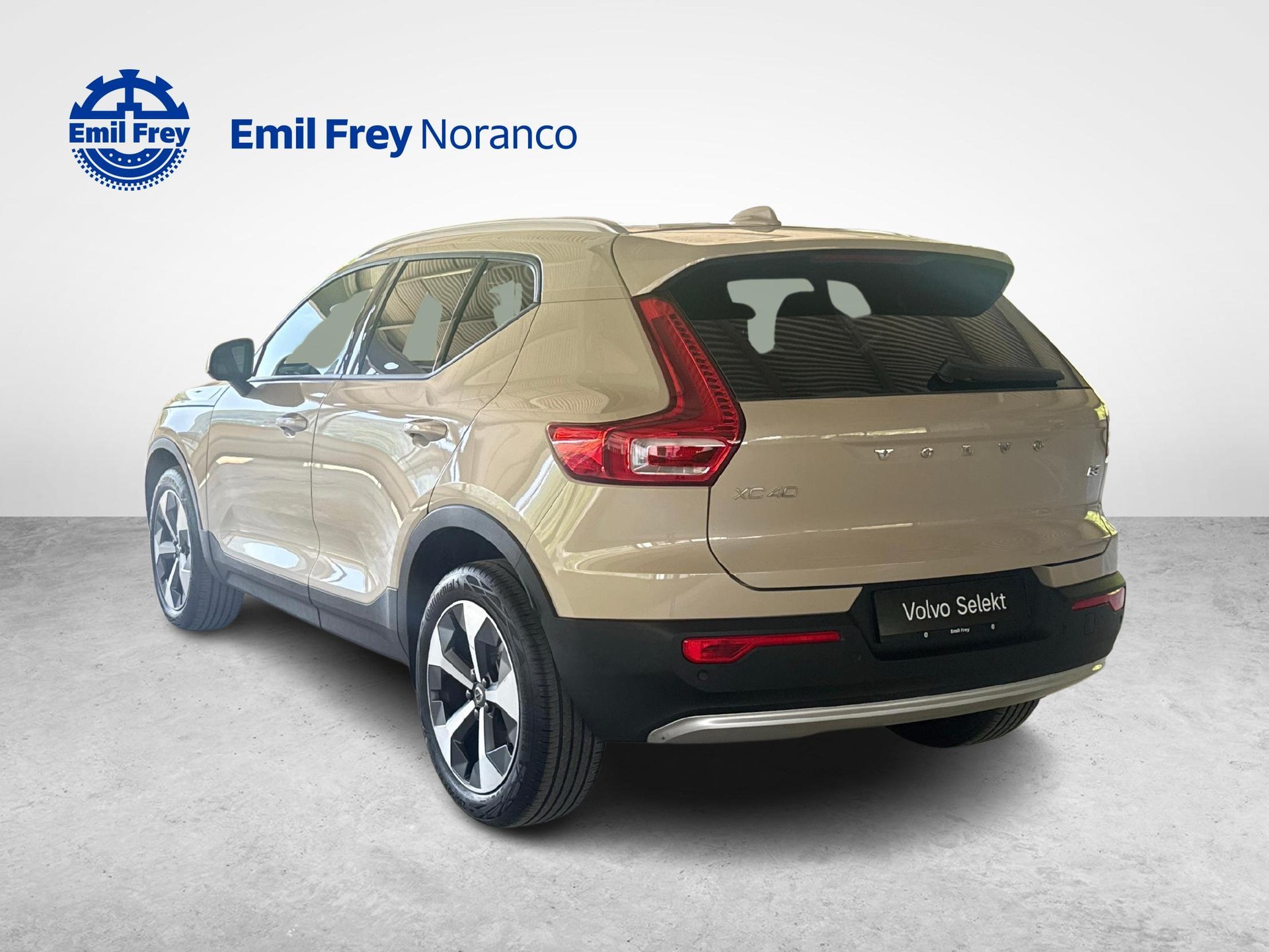 VOLVO XC40 2.0 B3 MH Core + Pneumatici invernali inclusi-image-2