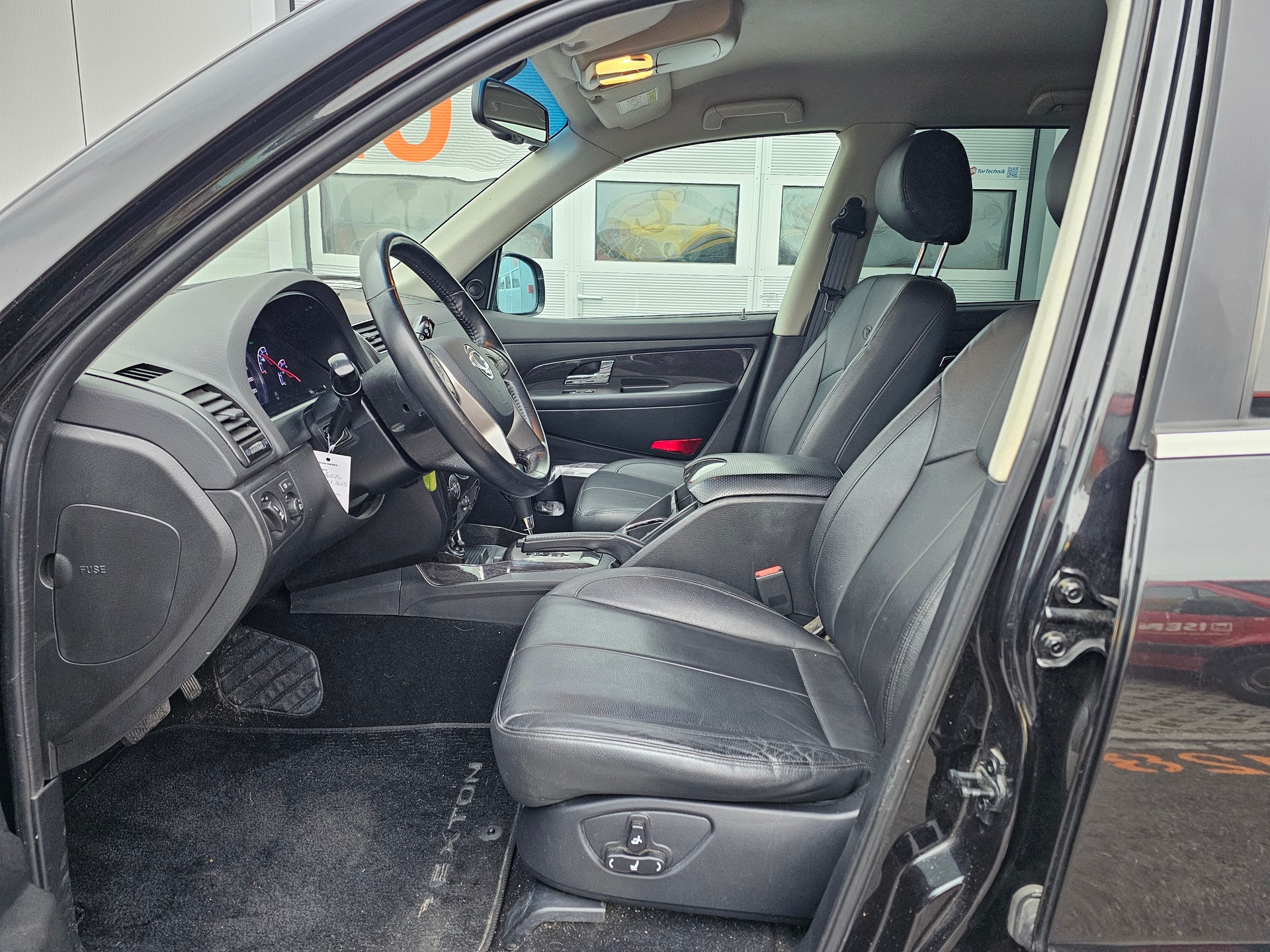 KGM-SsangYong Rexton RX200 e-XDi Sapphire 4WD Automatic-image-8