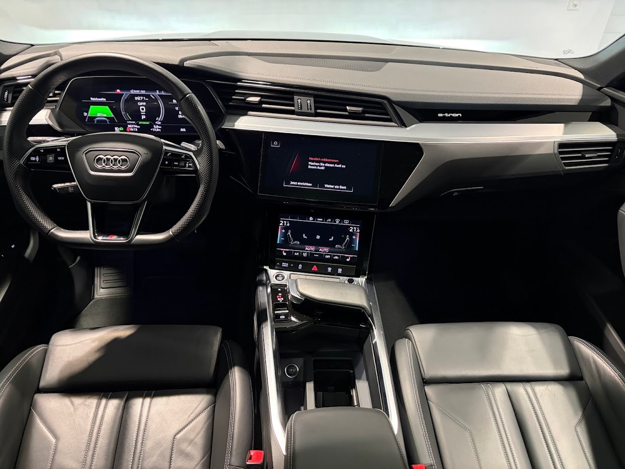 AUDI e-tron 55 Sportback quattro-image-10
