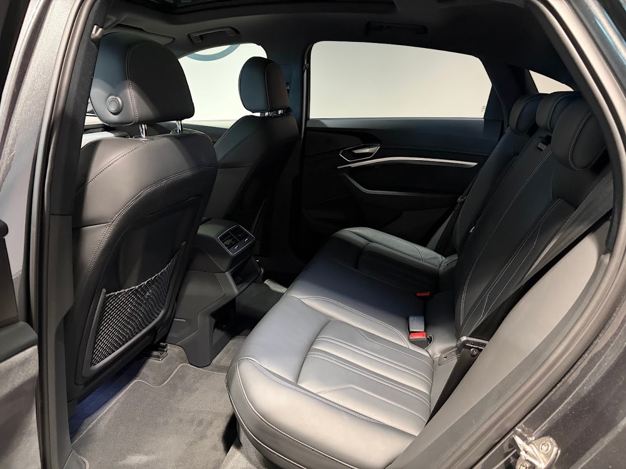 AUDI e-tron 55 Sportback quattro-image-4