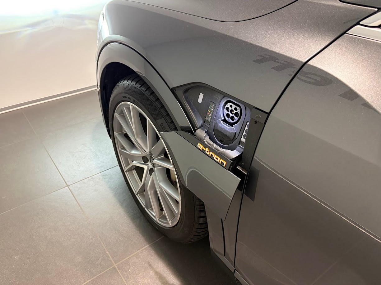 AUDI e-tron 55 Sportback quattro-image-12