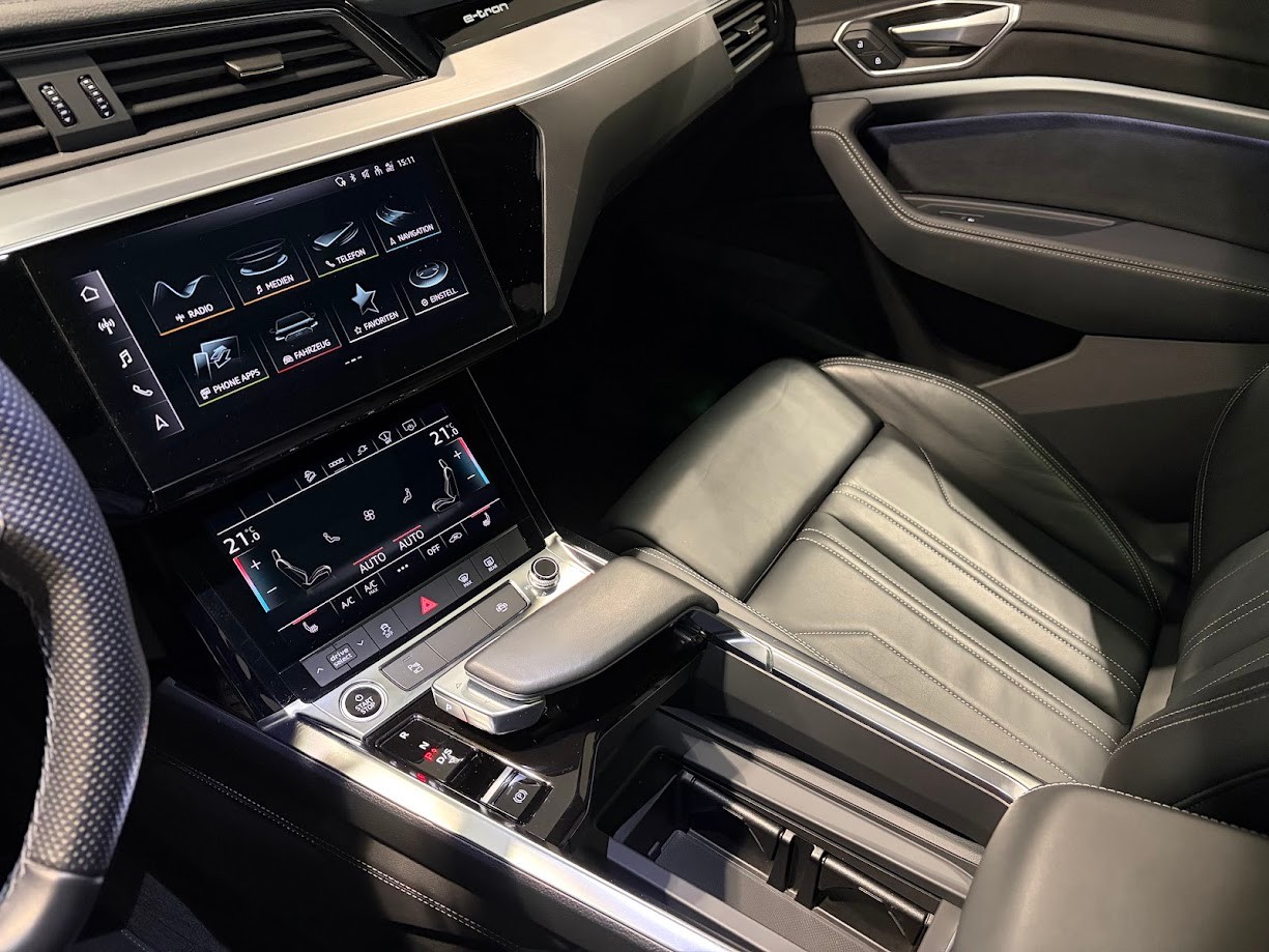 AUDI e-tron 55 Sportback quattro-image-9