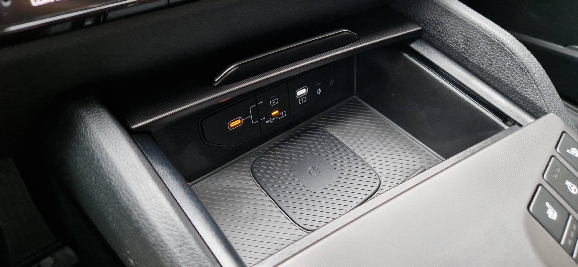 KIA Sportage 1.6 T-GDi Hybrid 4x4 Black Edition-image-13
