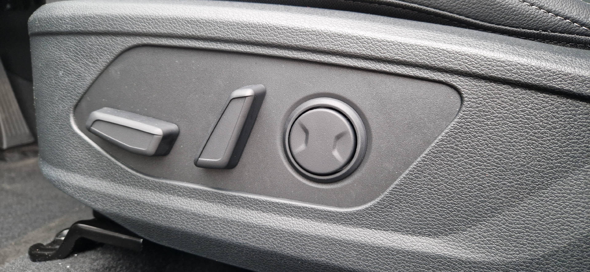 KIA Sportage 1.6 T-GDi Hybrid 4x4 Black Edition-image-5