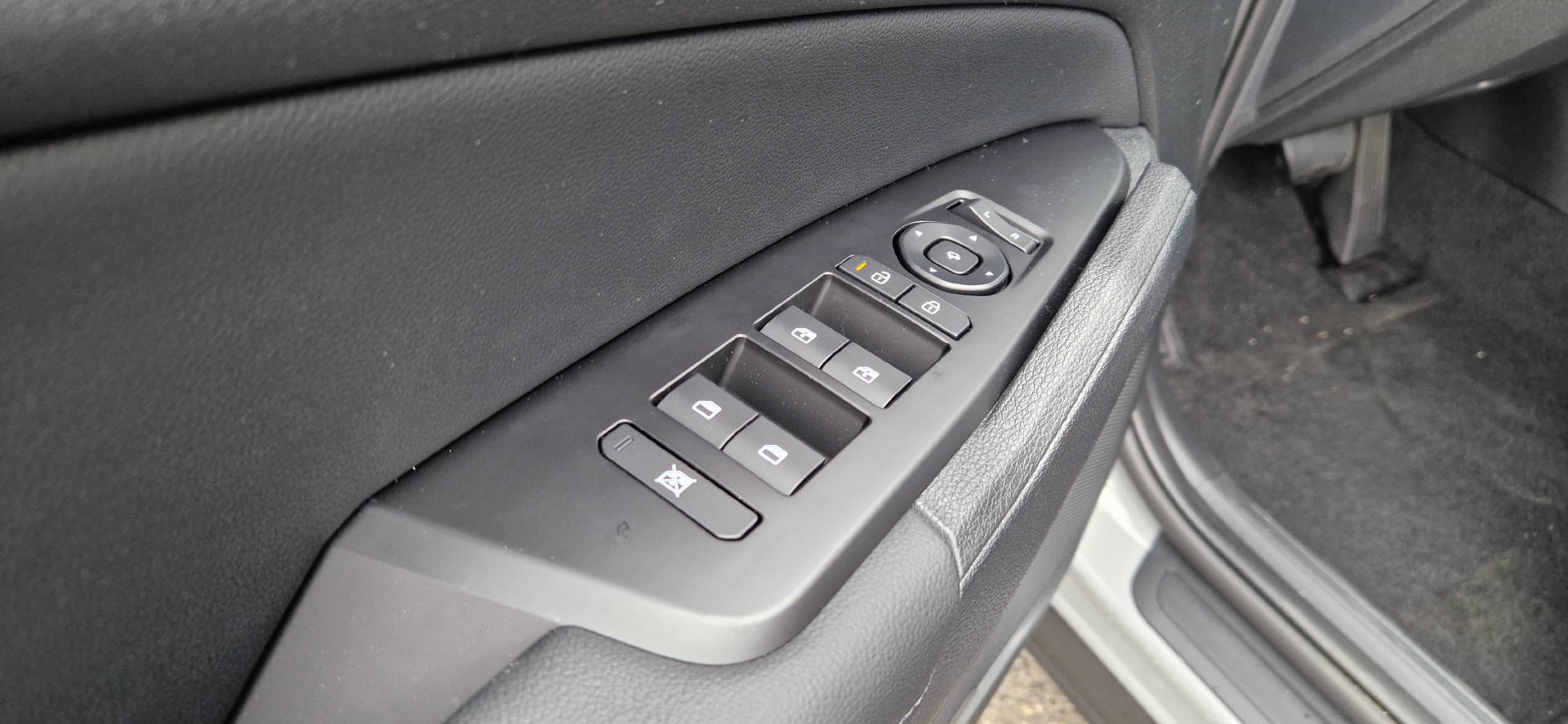 KIA Sportage 1.6 T-GDi Hybrid 4x4 Black Edition-image-3