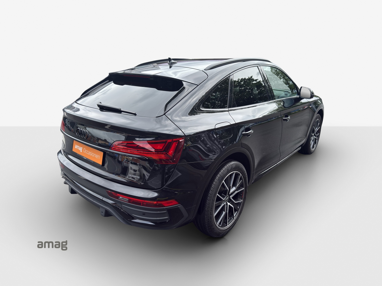 AUDI Q5 Sportback 40 TDI Blackedition quattro S-tronic-image-4