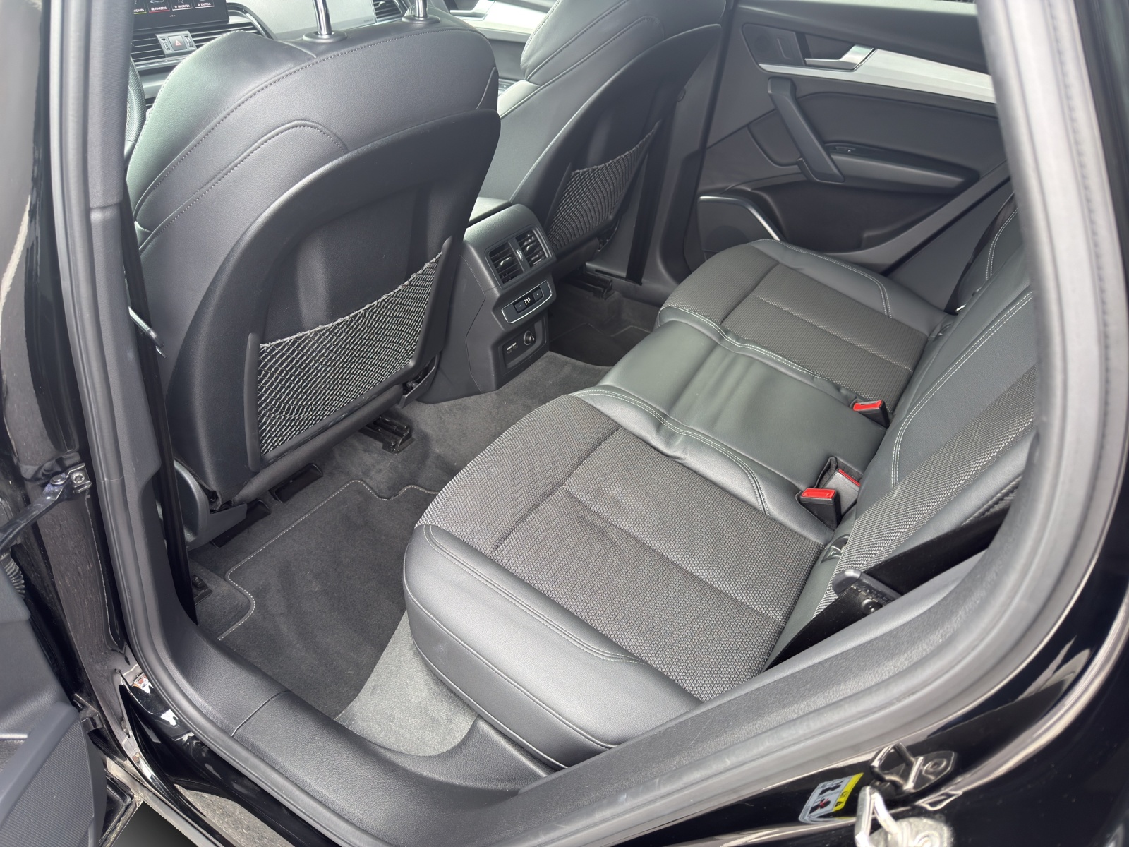 AUDI Q5 Sportback 40 TDI Blackedition quattro S-tronic-image-11