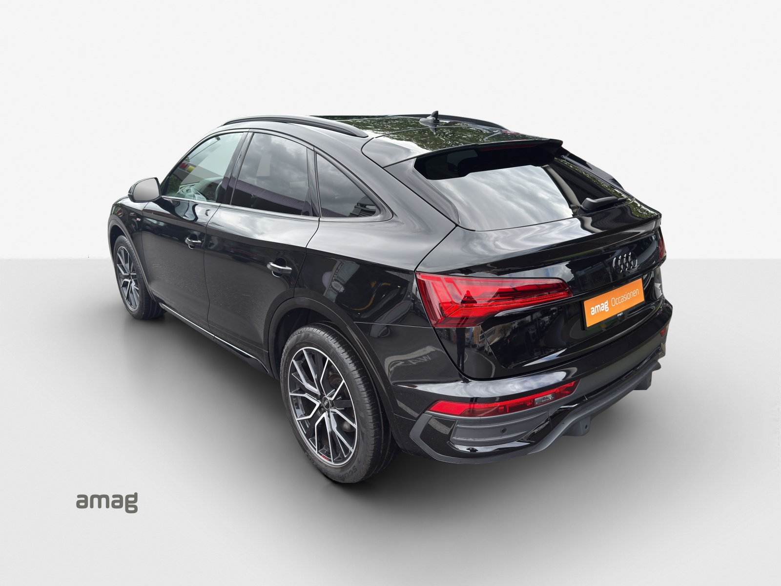 AUDI Q5 Sportback 40 TDI Blackedition quattro S-tronic-image-2
