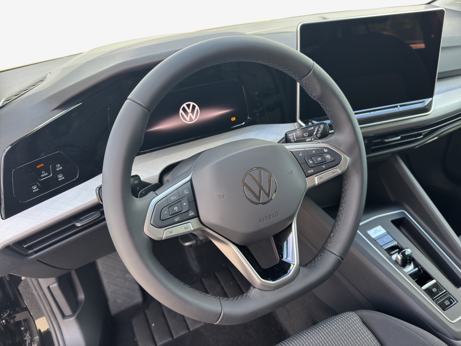VW Golf 1.5 e TSI mHEV Value DSG-image-9