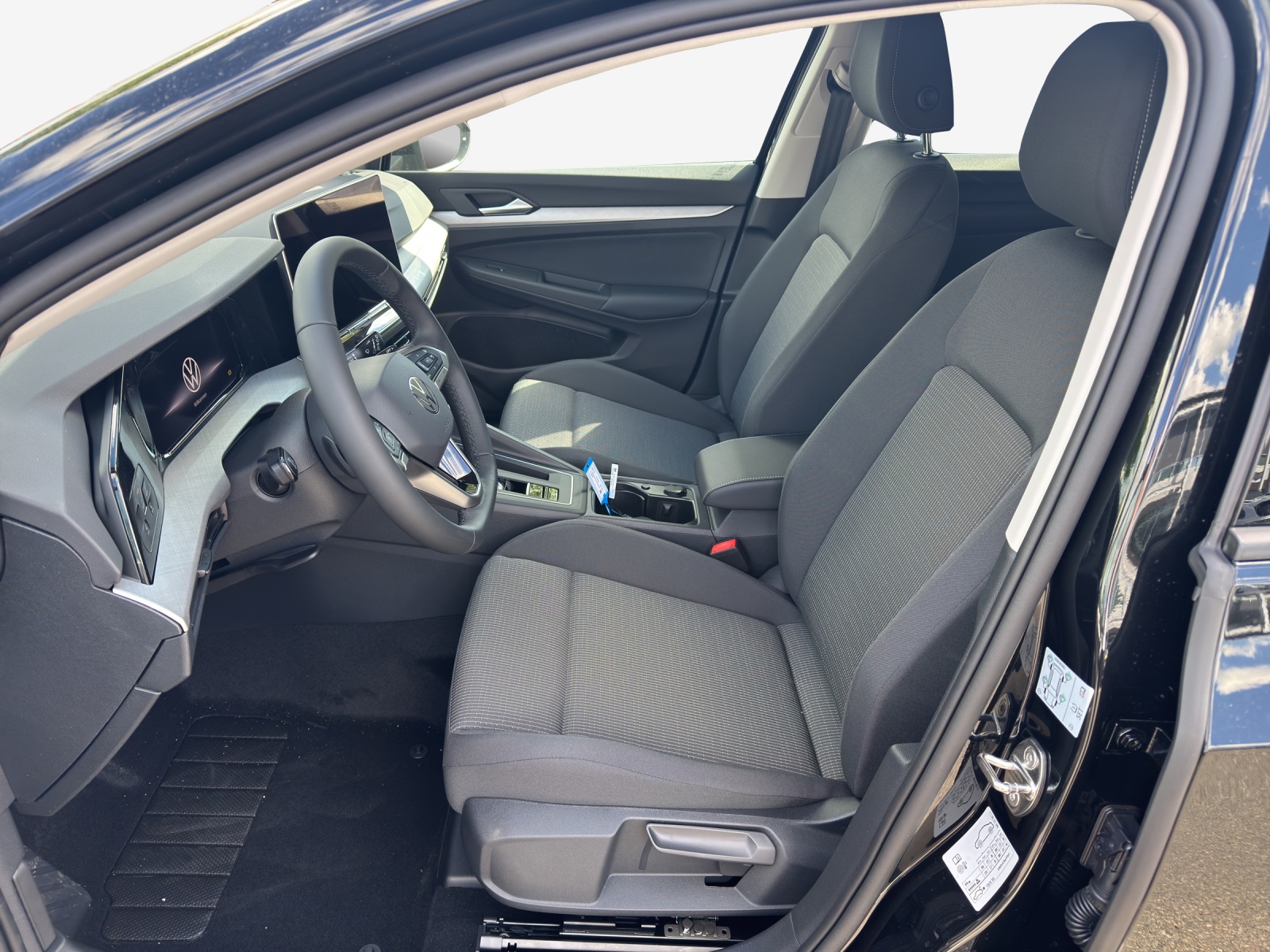 VW Golf 1.5 e TSI mHEV Value DSG-image-7