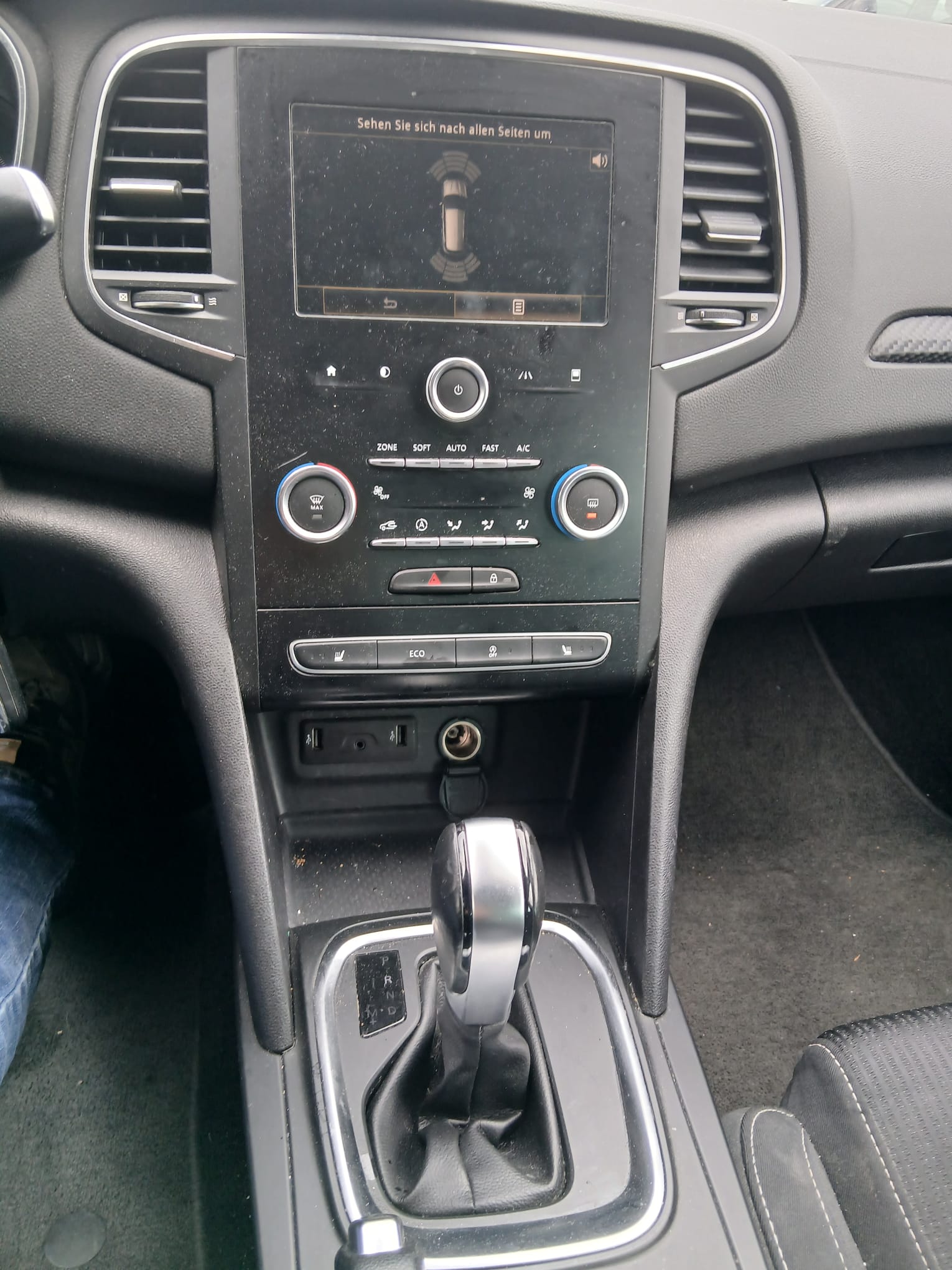 RENAULT Mégane Grandtour 1.5 dCi 90th Anniversary EDC-image-6