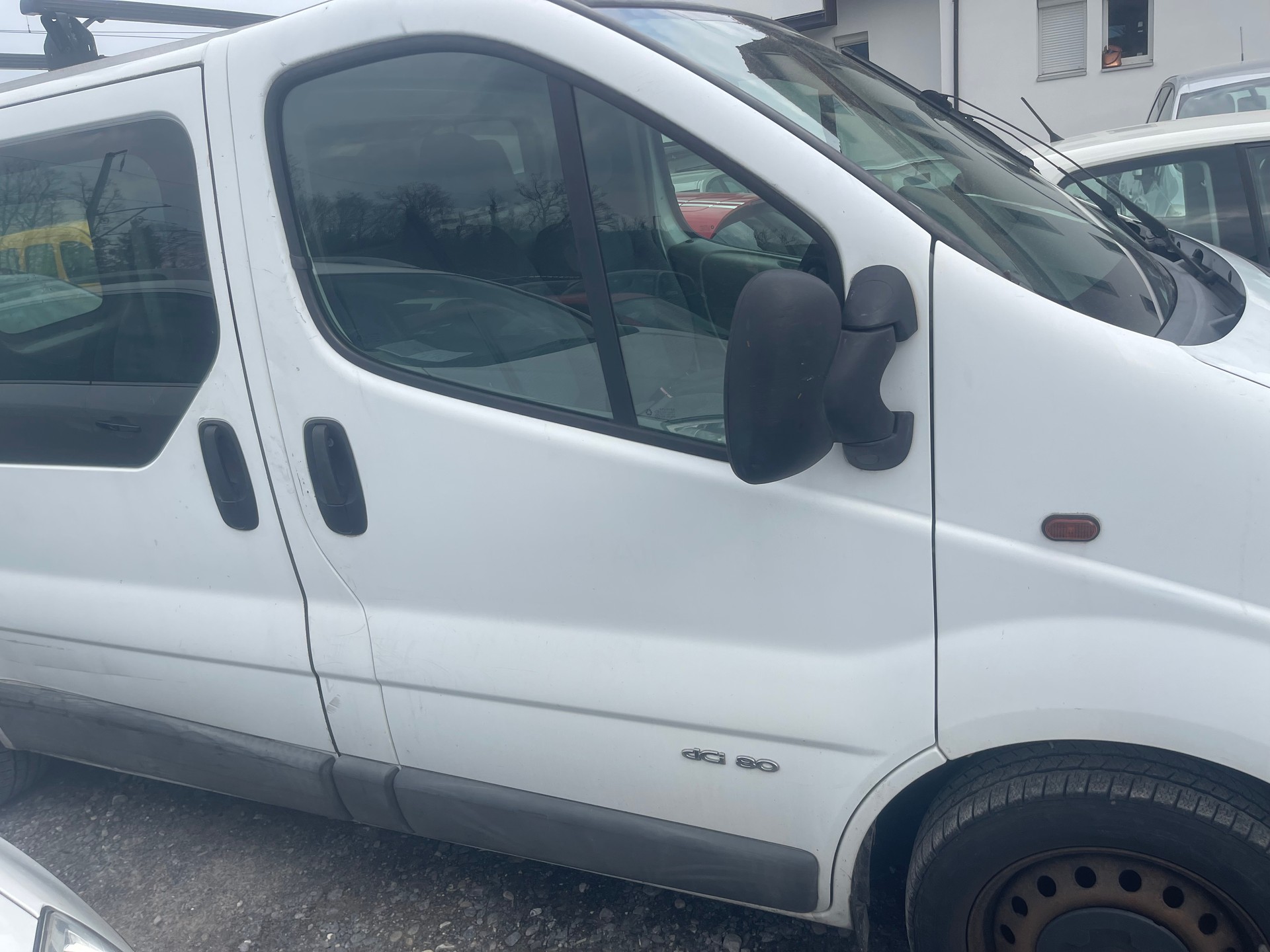 RENAULT Trafic 1.9 dCi 80 2.7t-image-3