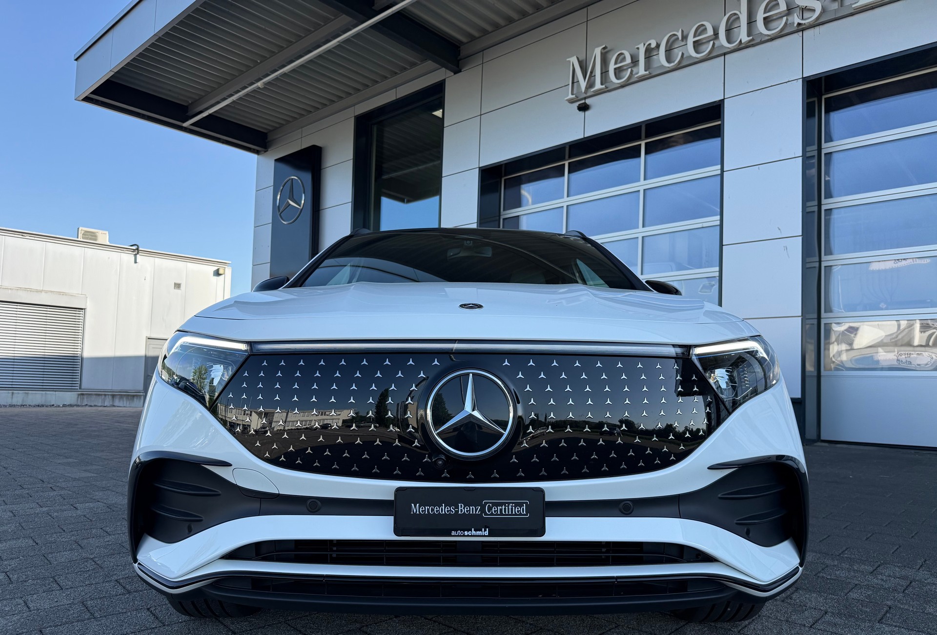 MERCEDES-BENZ EQA 350 AMG Line 4Matic Swiss Star-showroom-element-2