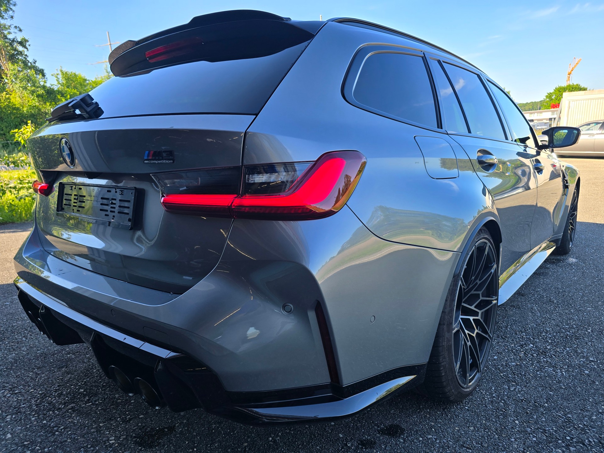 BMW M3 Touring xDrive Competition M INDIVIDUAL-image-10