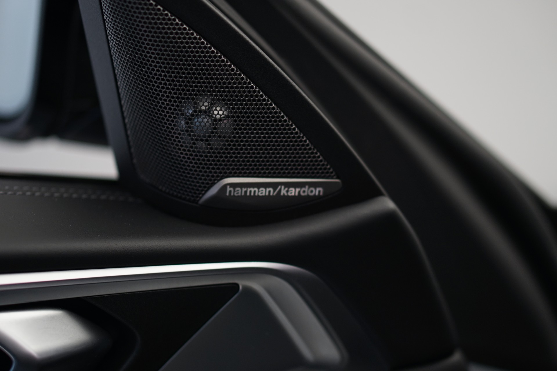 BMW M4 Cabrio Competition M xDrive *CH-Fahrzeug* *Brooklyn Grey* *Head-Up* *Carbon*-image-18