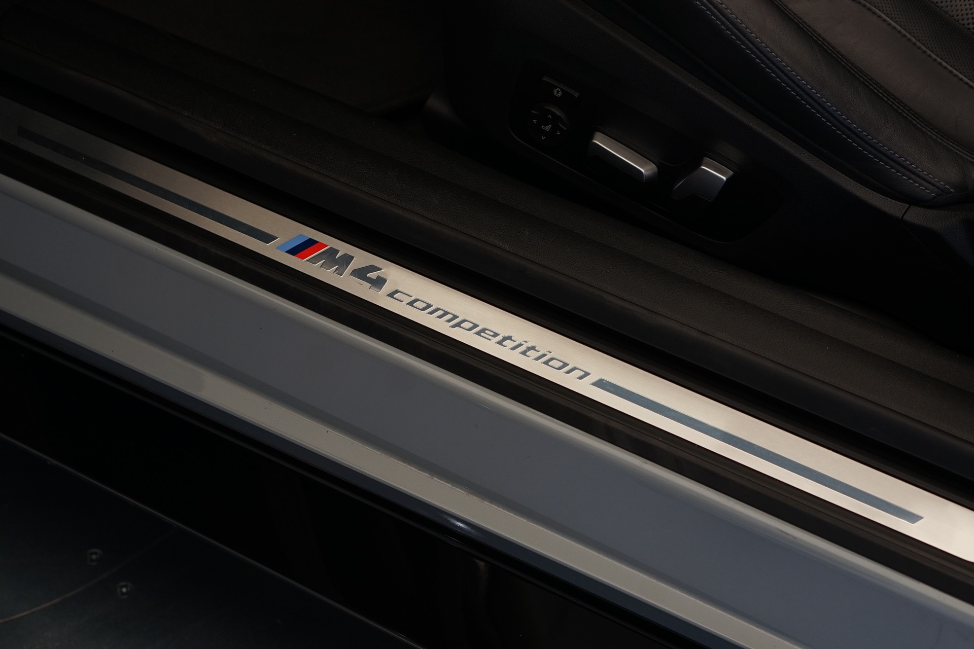 BMW M4 Cabrio Competition M xDrive *CH-Fahrzeug* *Brooklyn Grey* *Head-Up* *Carbon*-image-20