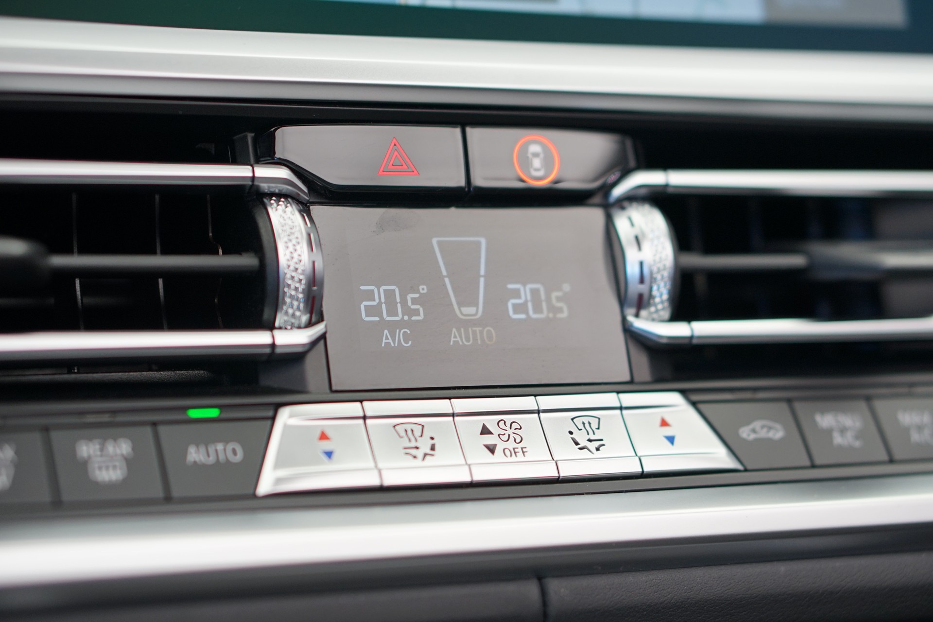 BMW M4 Cabrio Competition M xDrive *CH-Fahrzeug* *Brooklyn Grey* *Head-Up* *Carbon*-image-28