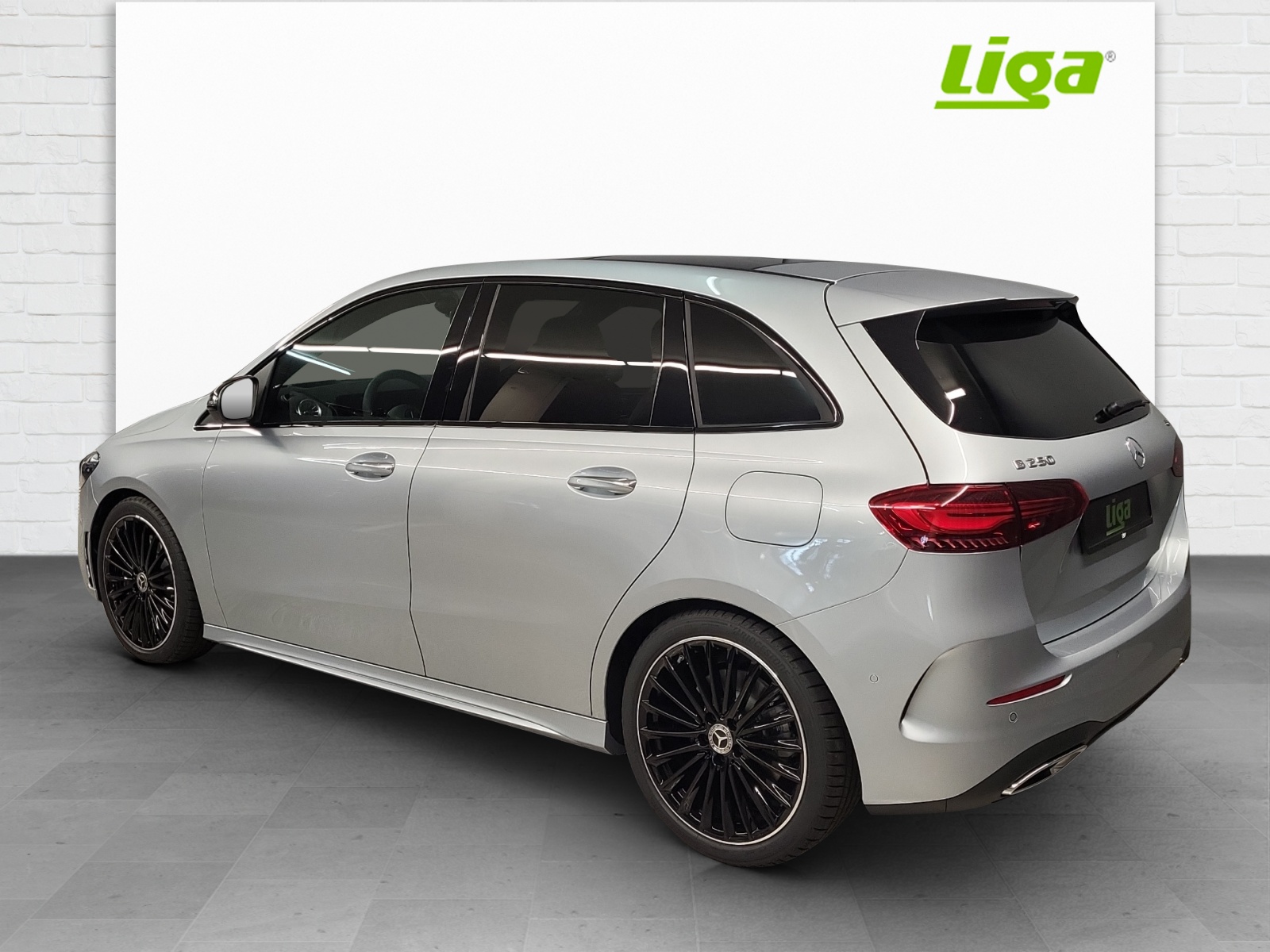 MERCEDES-BENZ B 250 AMG Line 4Matic-showroom-element-3