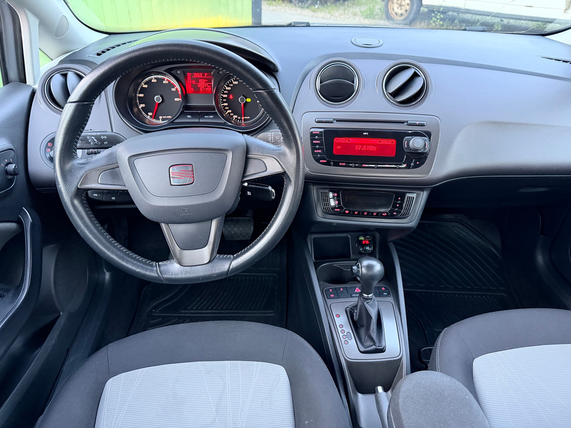 SEAT Ibiza 1.2 TSI FR Viva DSG-showroom-element-1
