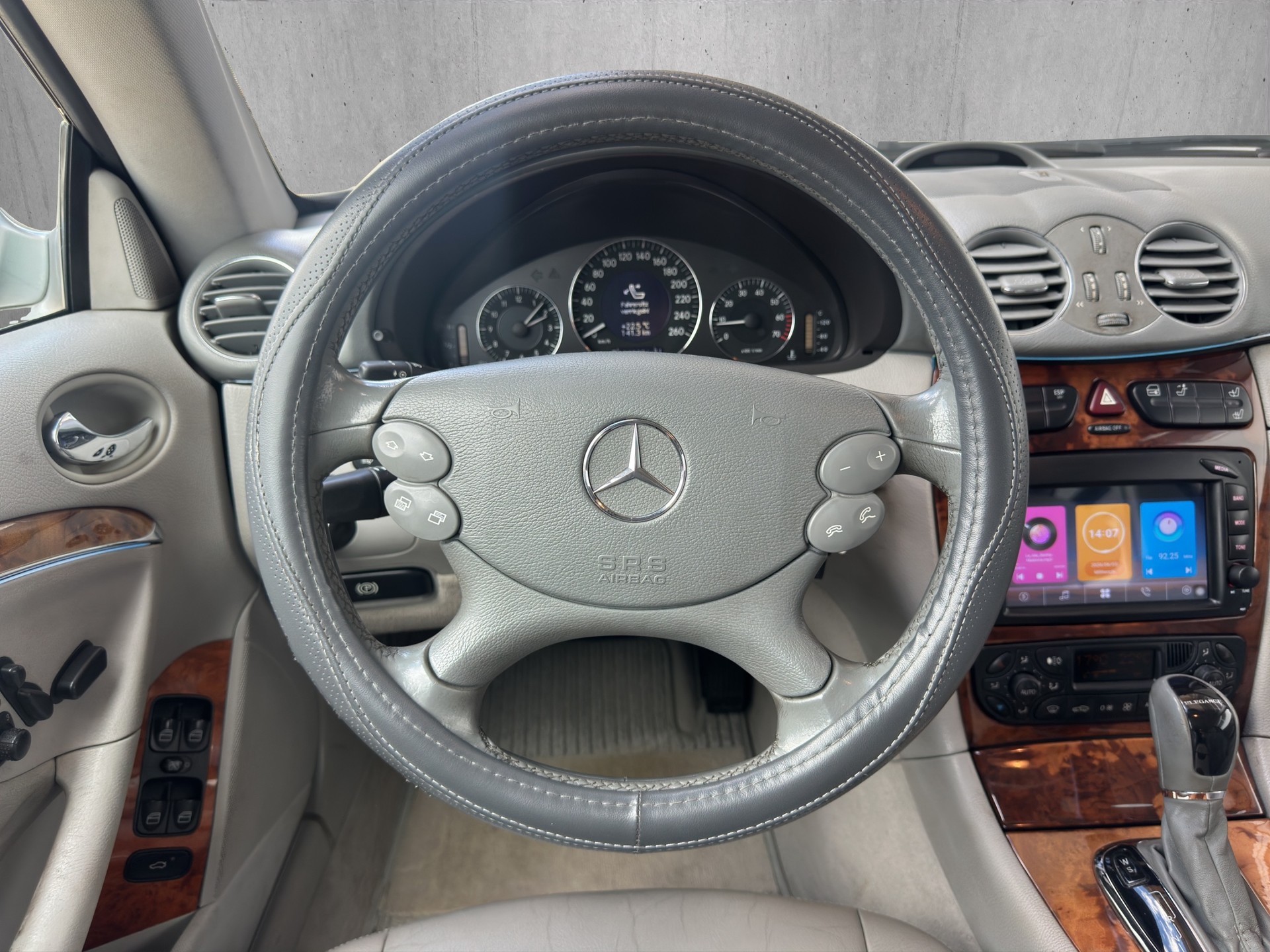 MERCEDES-BENZ CLK 320-image-15