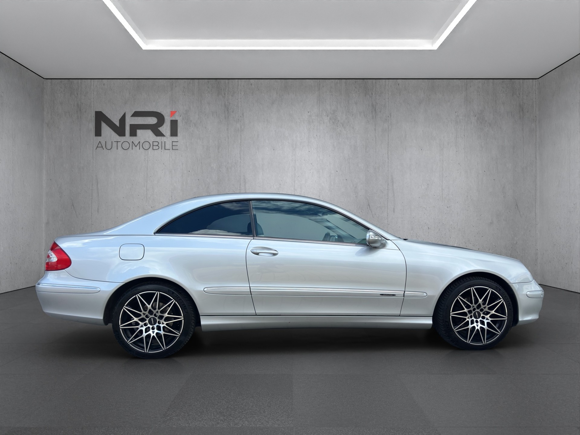 MERCEDES-BENZ CLK 320-showroom-element-3